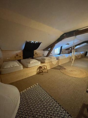 Bed in 10-Bed Mixed Dormitory Room