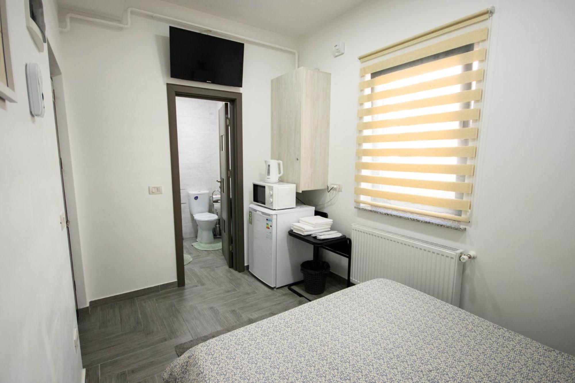 One-Bedroom Apartment - Photo 4