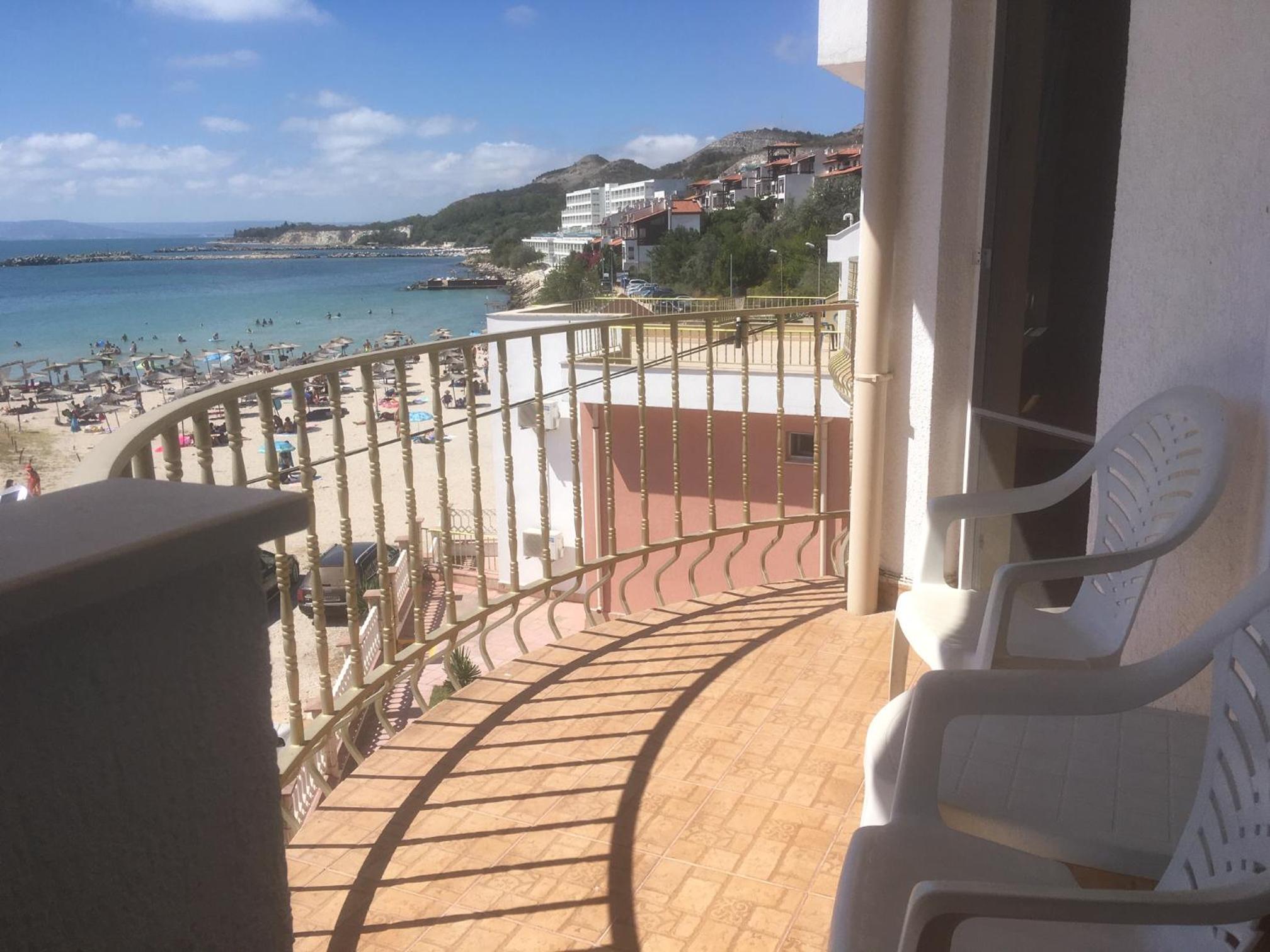 One-Bedroom Apartment with Sea View photo 1