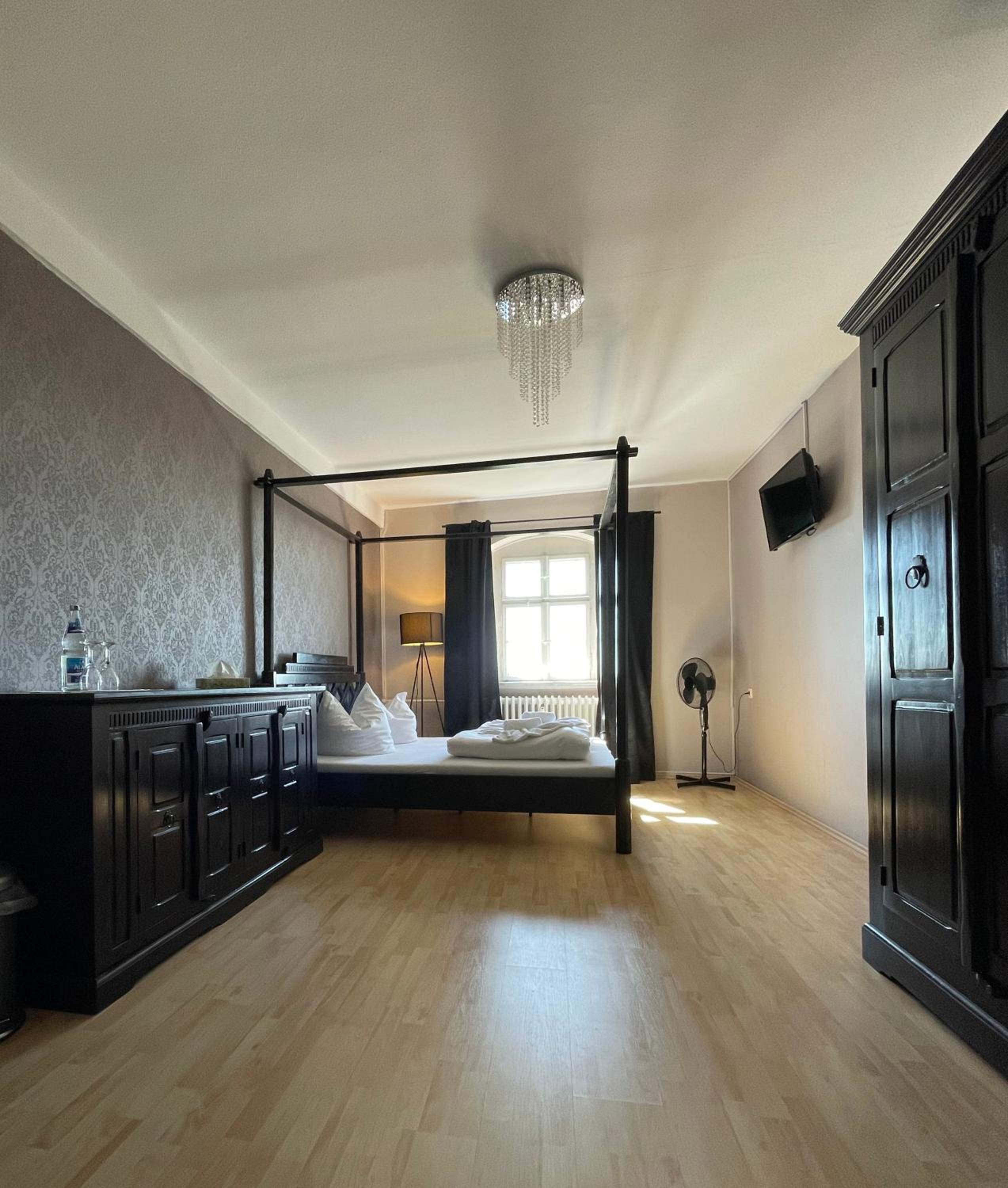 Two-Bedroom Apartment (4-6 Adults)