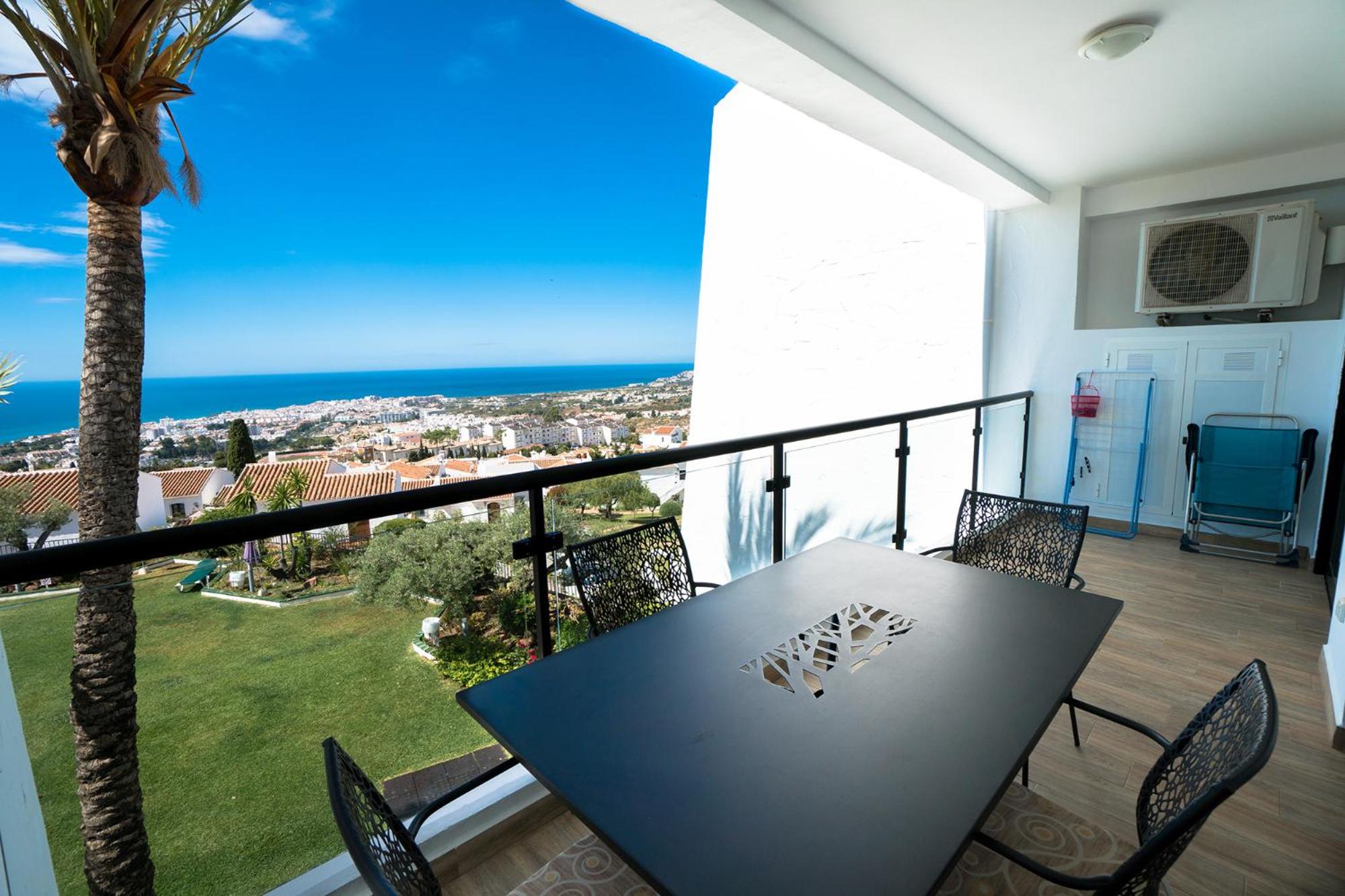 Apartment with Pool View