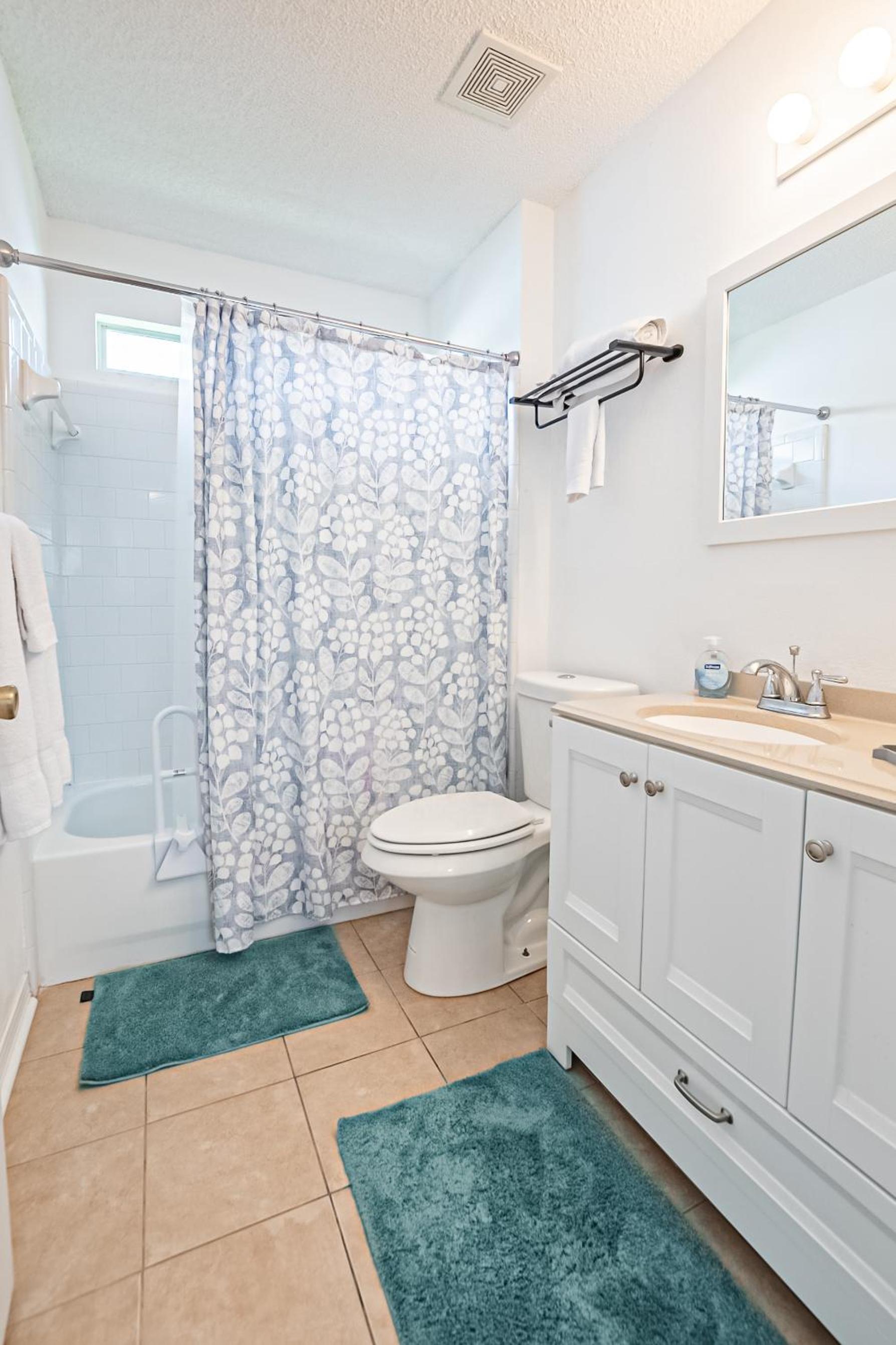 Three-Bedroom House photo 2