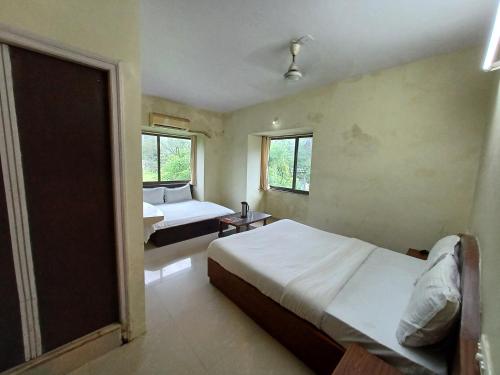 Family Room - Photo 2