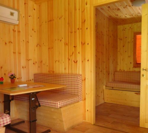 Two-Bedroom Mobile Home - Photo 3