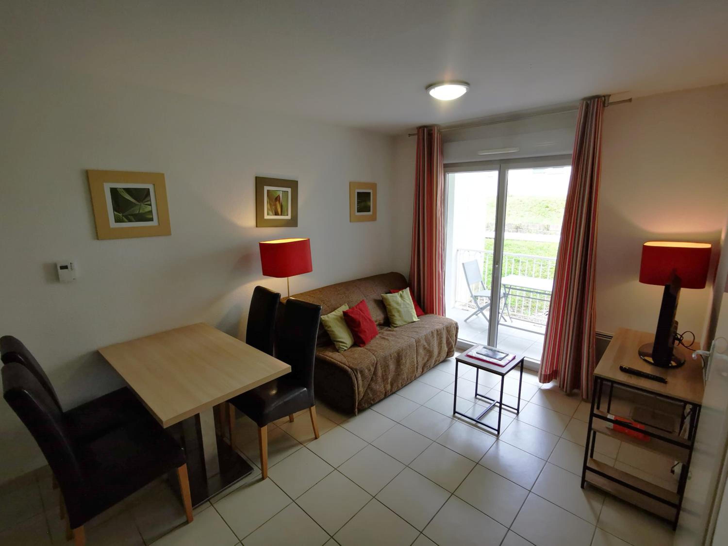 Apartment with Balcony photo 1