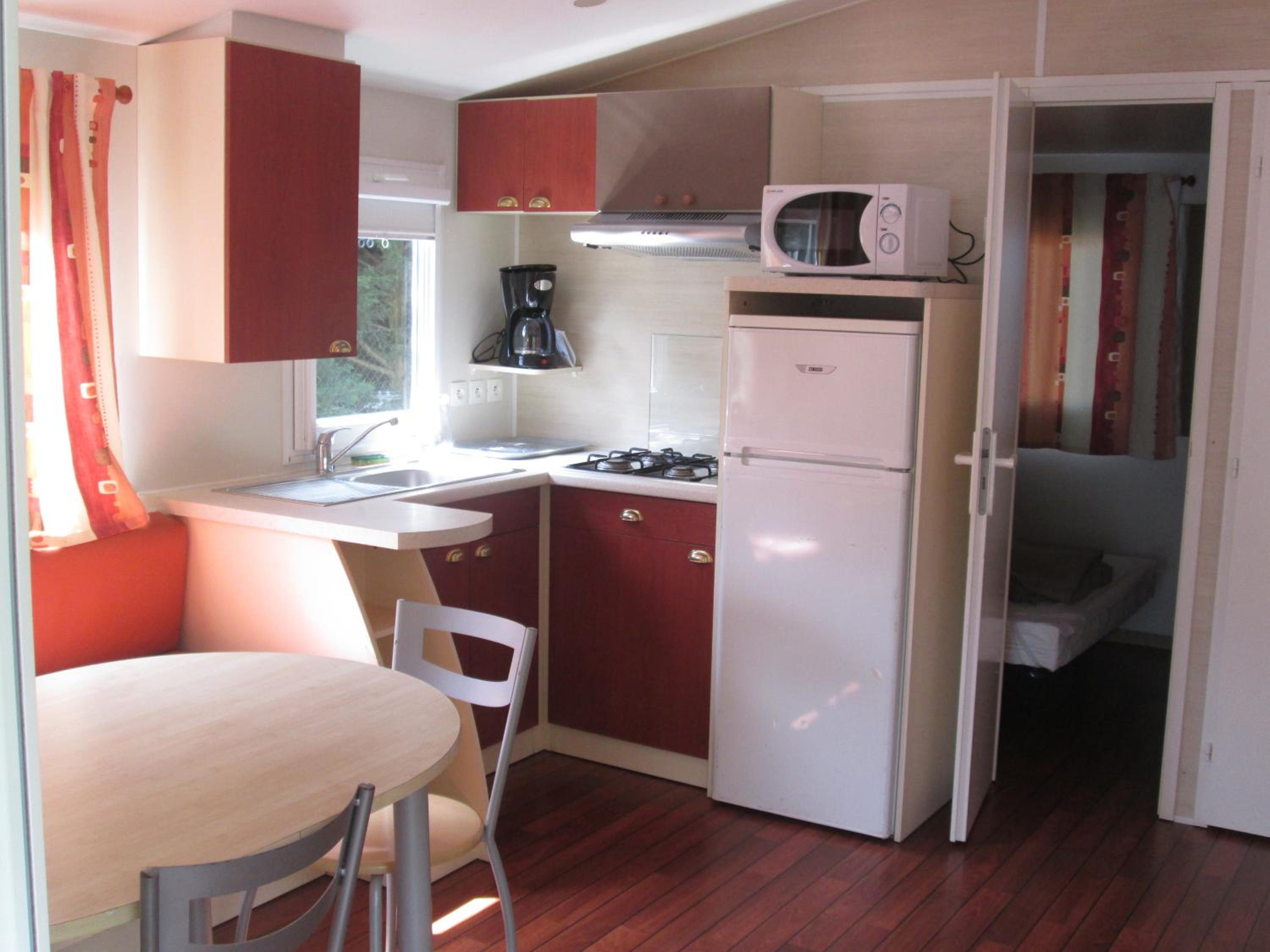 Mobile Home - Photo 2