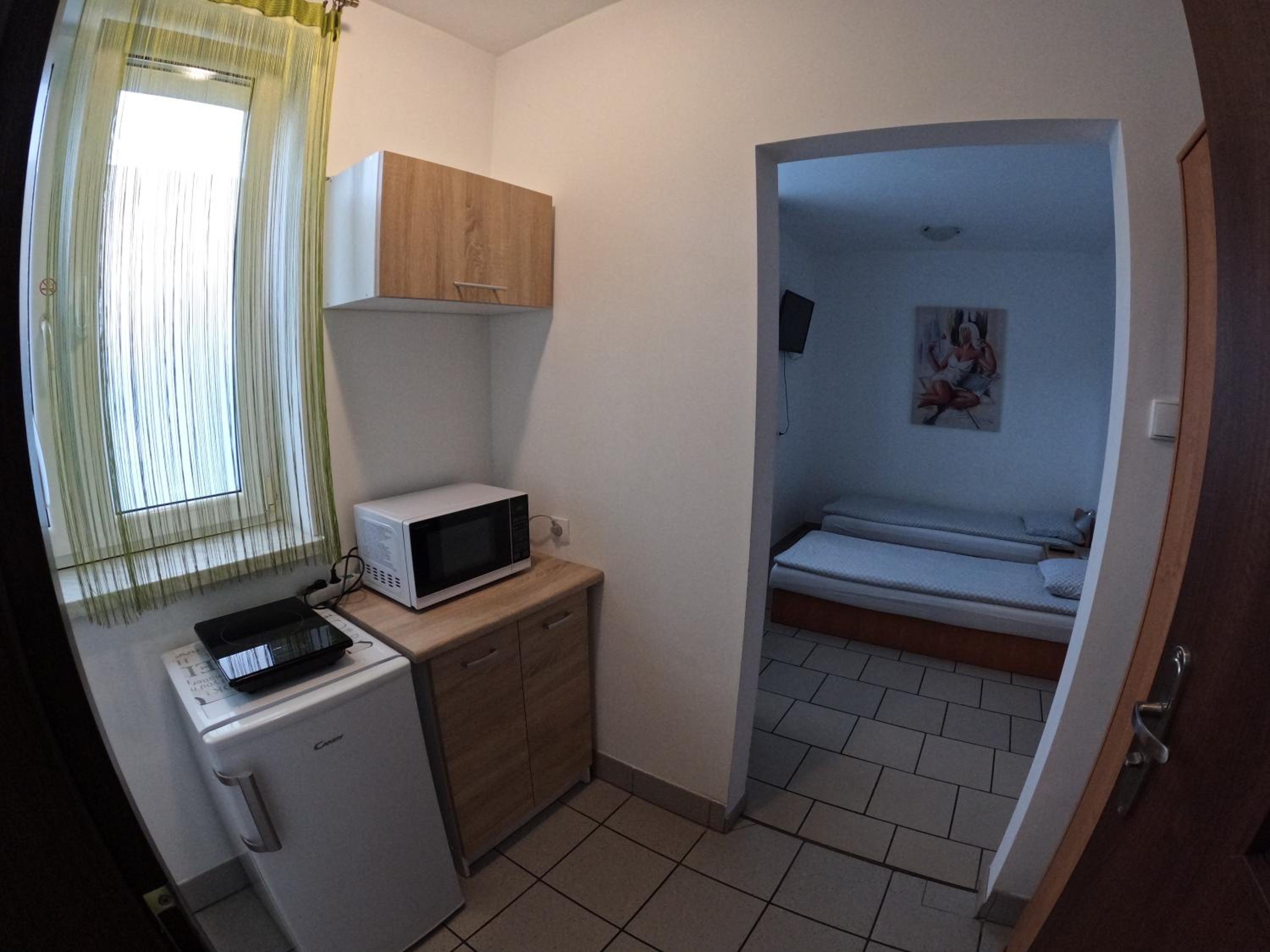 Double Room with Kitchenette - Photo 3