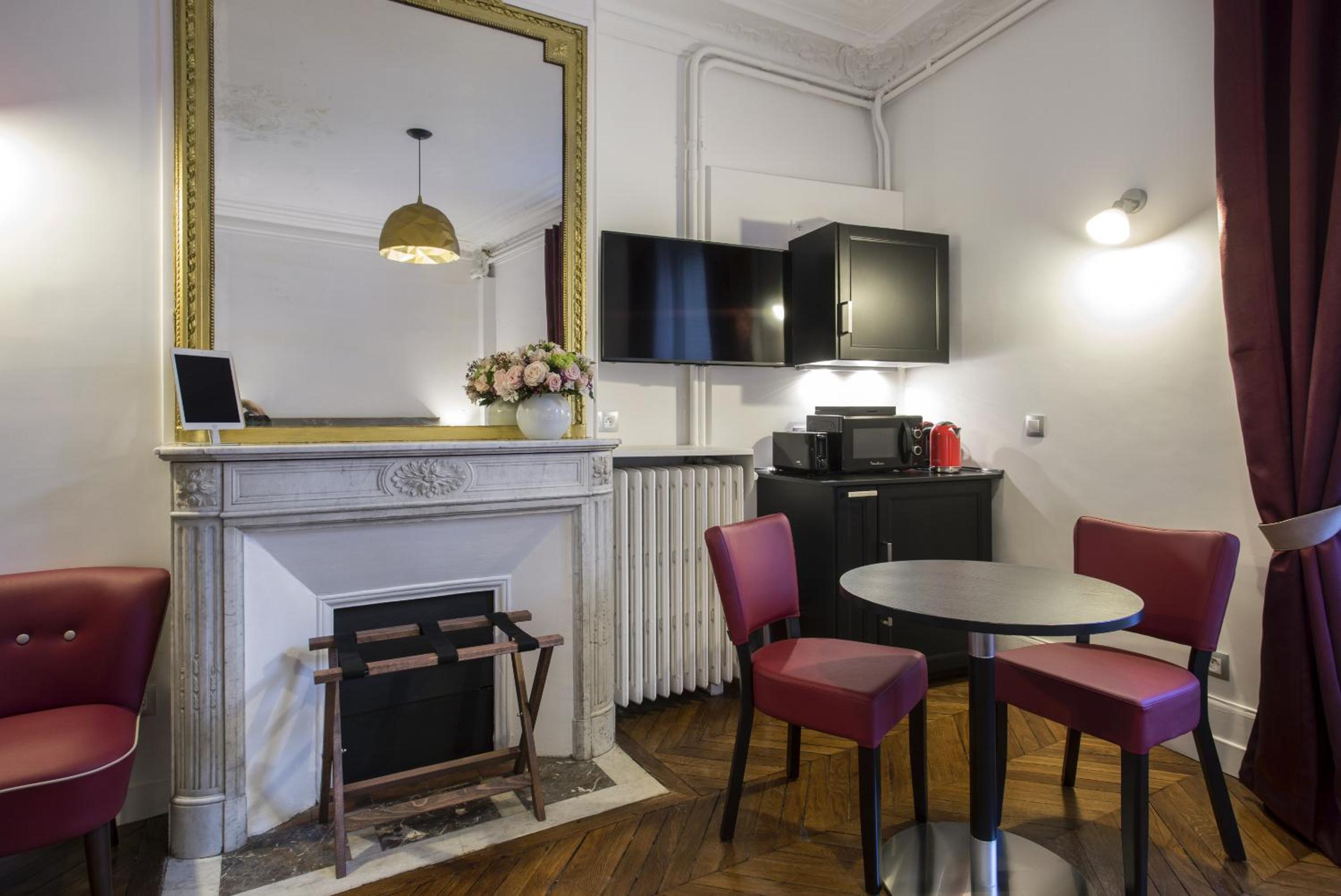 King Suite with Balcony photo 3