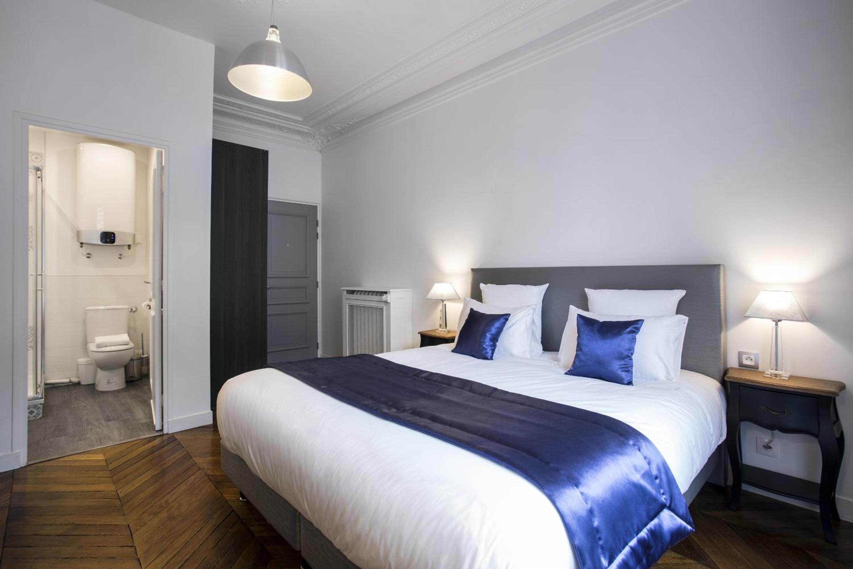 King Suite with Balcony photo 2