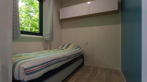 Mobile Home - Photo 6