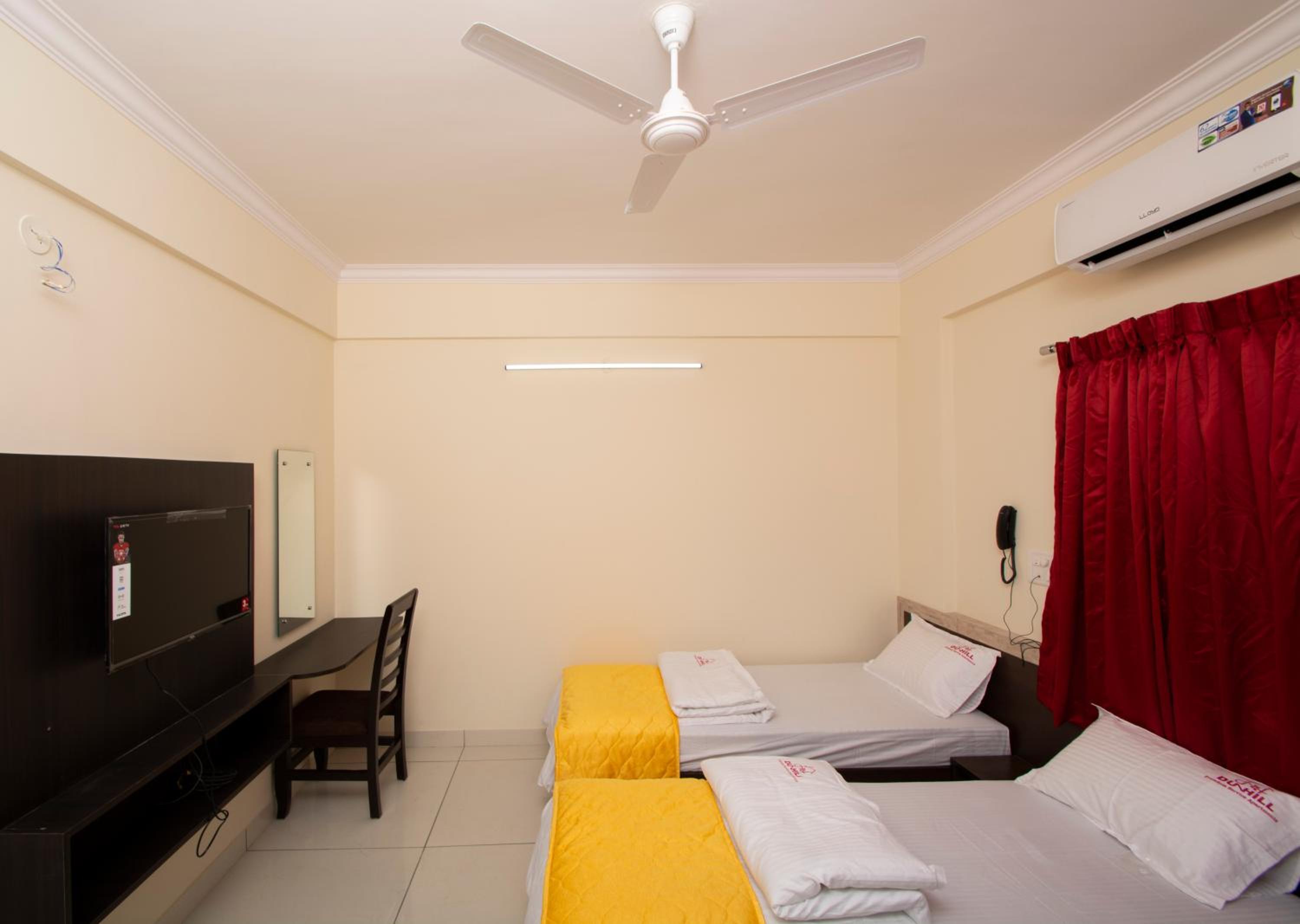 Deluxe Double Room (2 Adults + 1 Child)