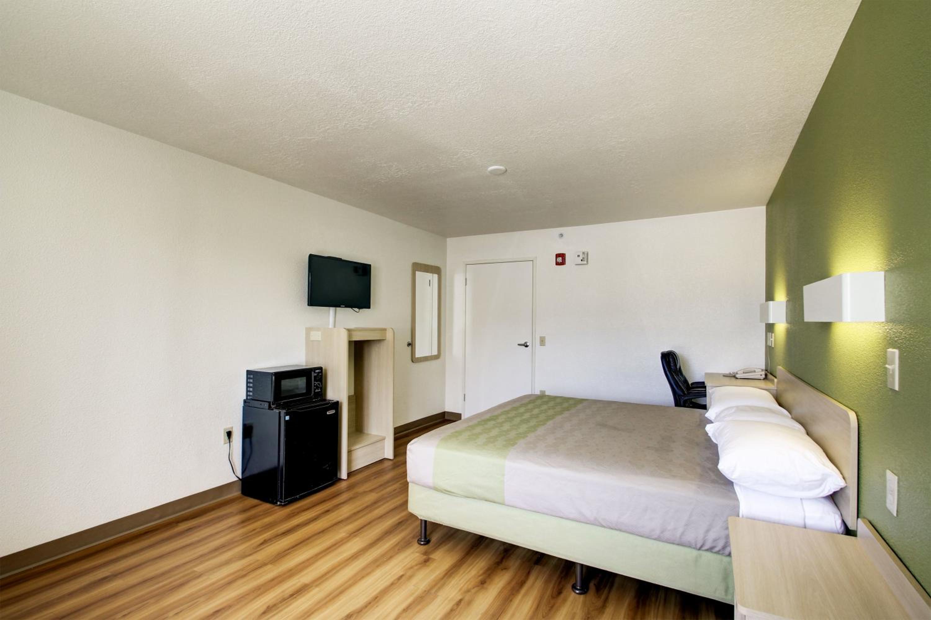 Deluxe King Room photo 2