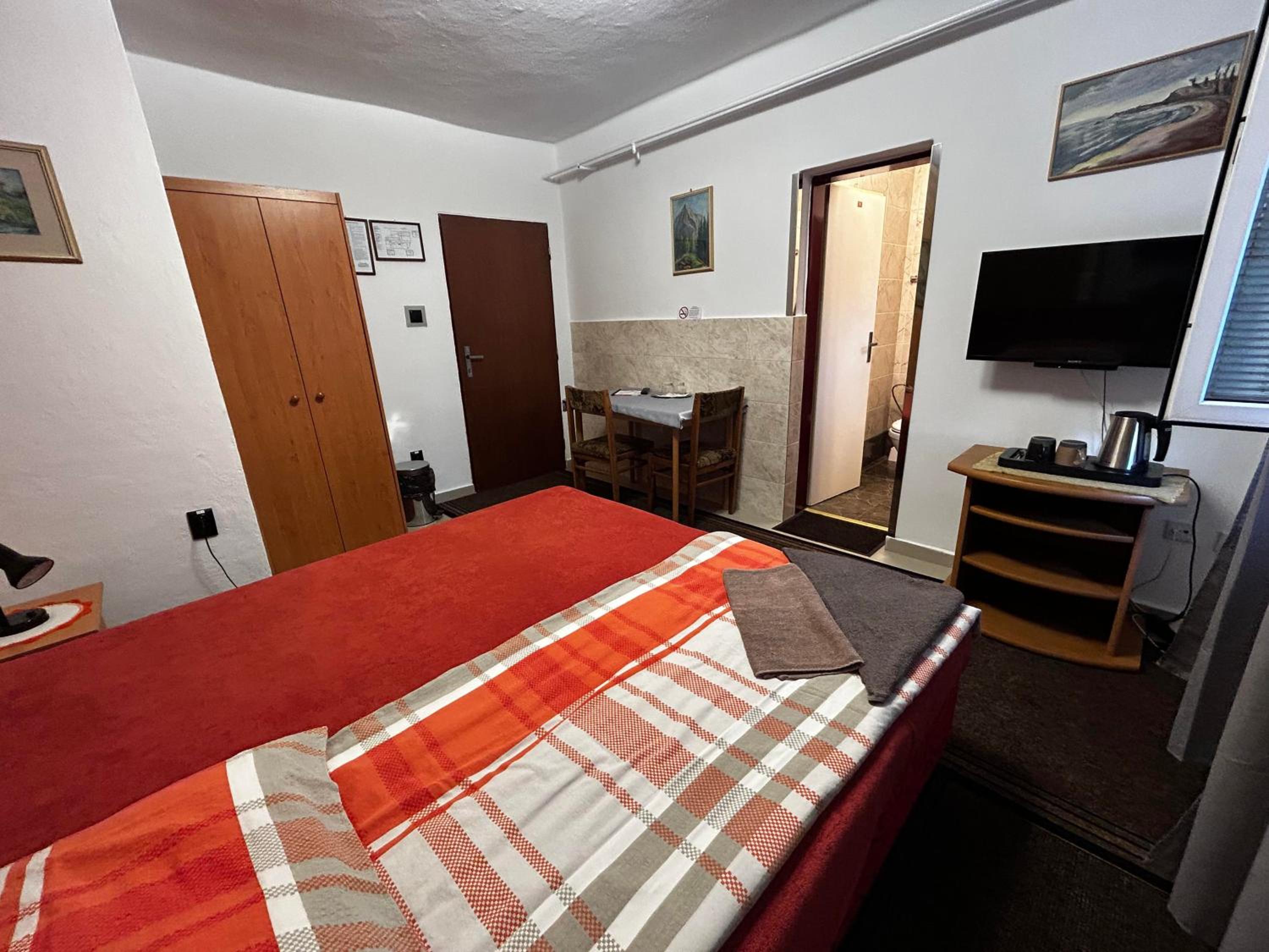 Standard Double or Twin Room photo 1