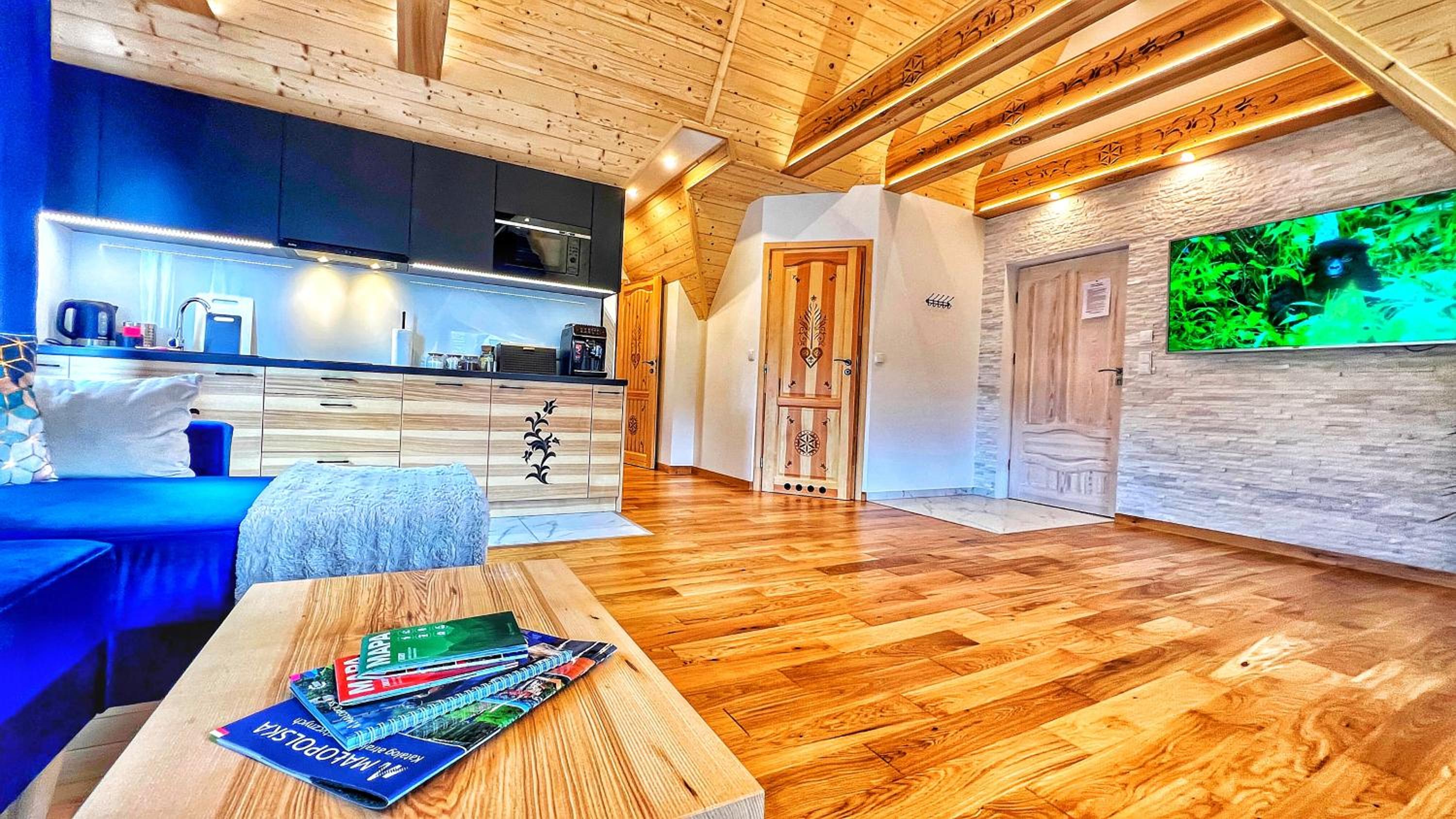 Apartment with Mountain View