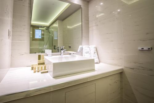 Deluxe Double or Twin Room photo 3