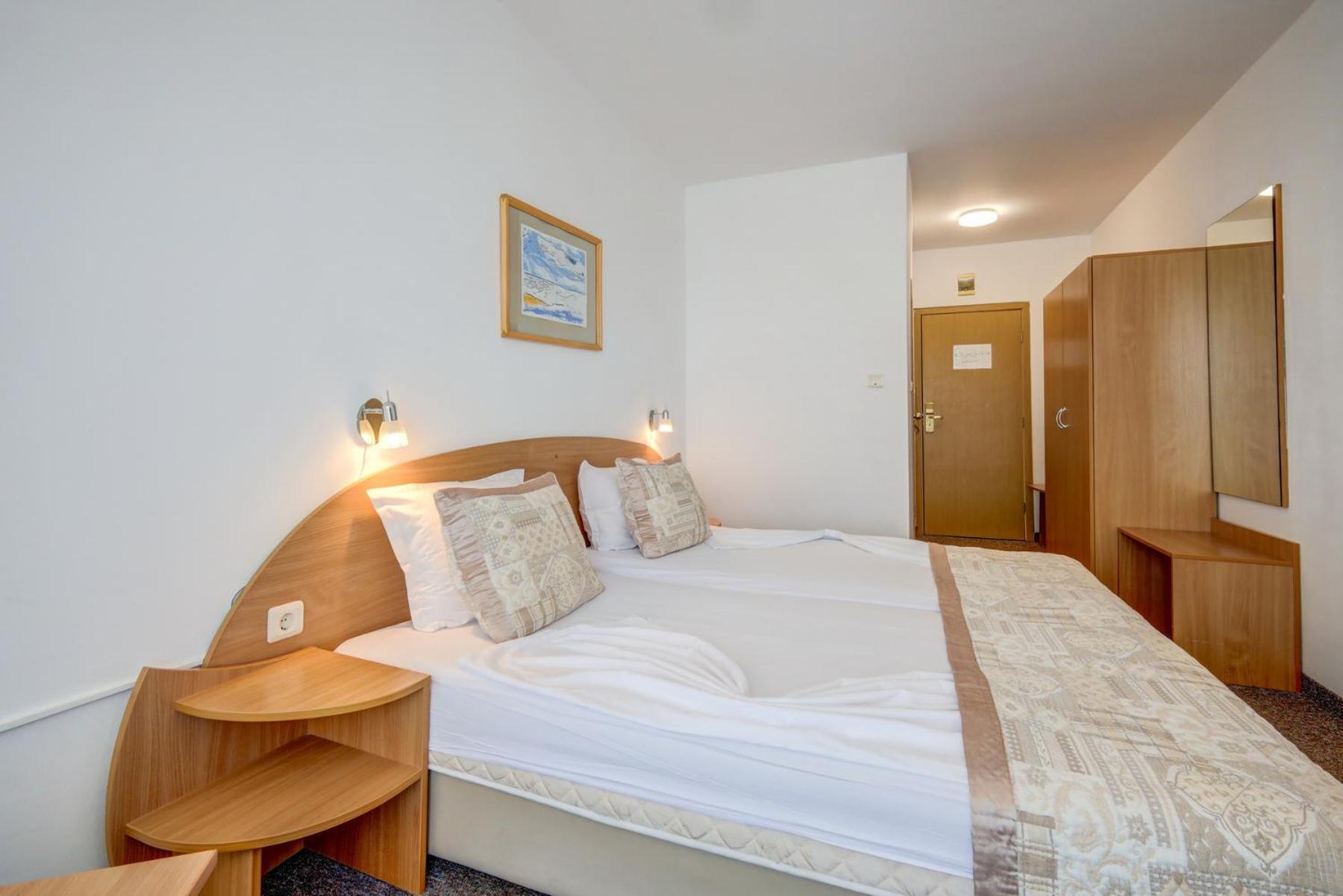 Double Room with Extra Bed (2 Adults + 1 Child) with Free private parking photo 2