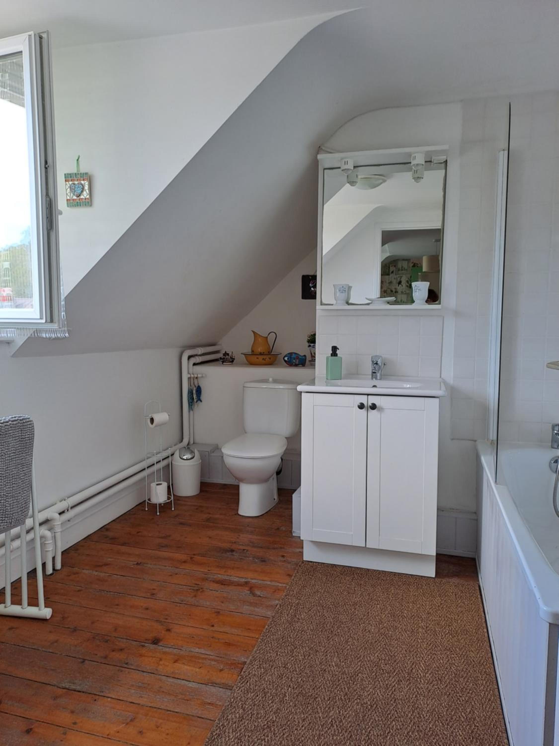 Twin Room with Private Bathroom photo 2
