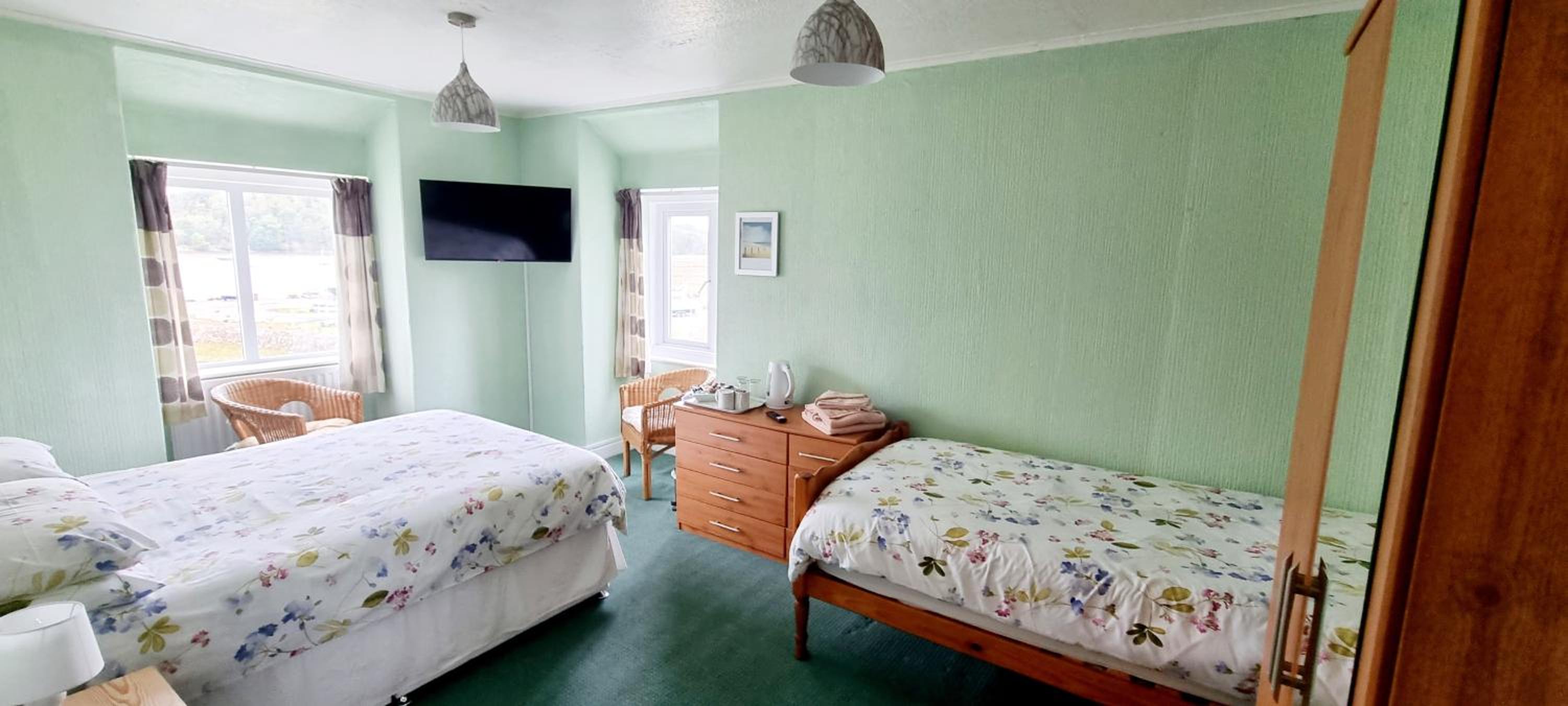Family Room with Sea View photo 2