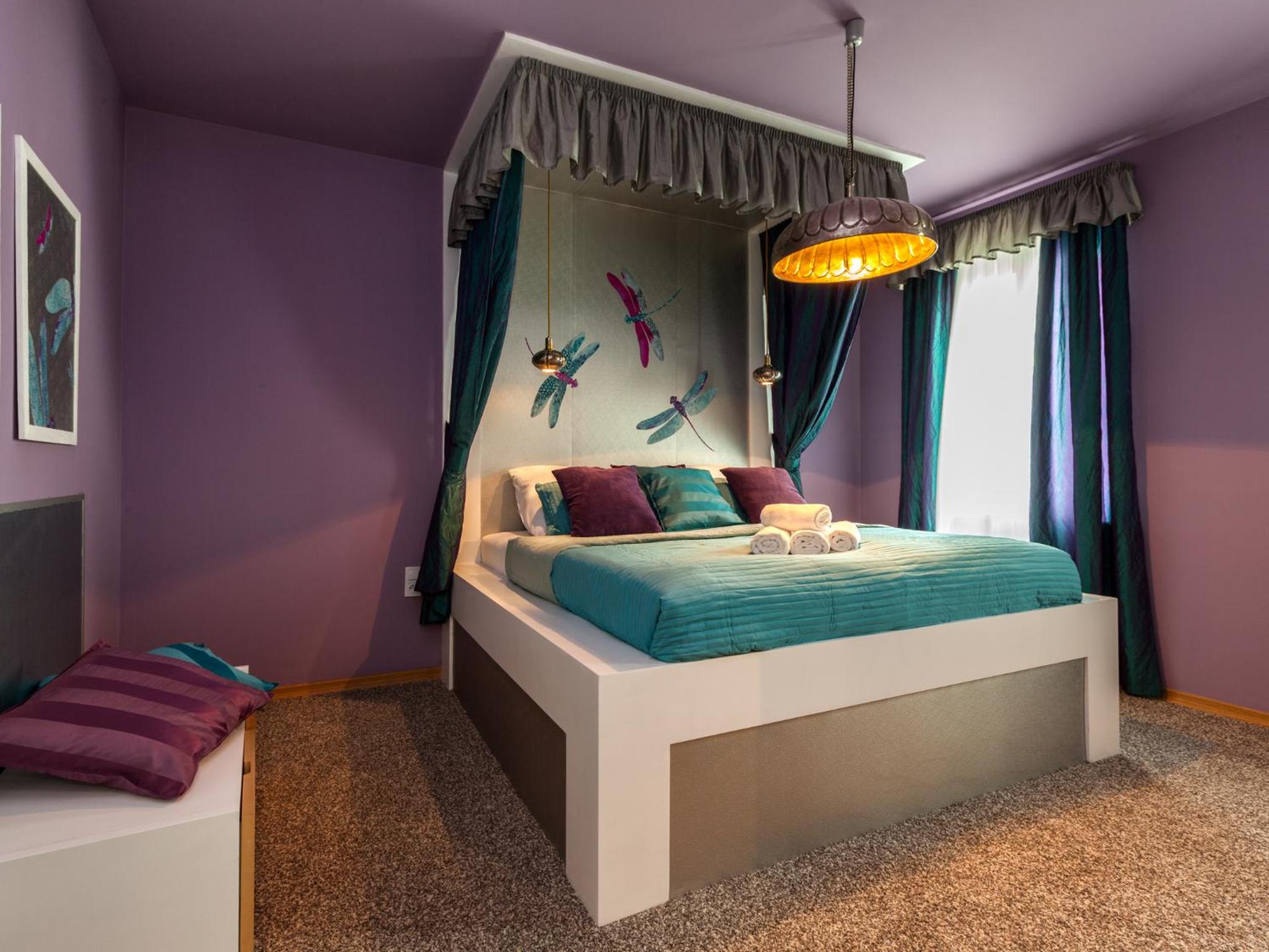 Executive One-Bedroom Apartment (2 Adults)