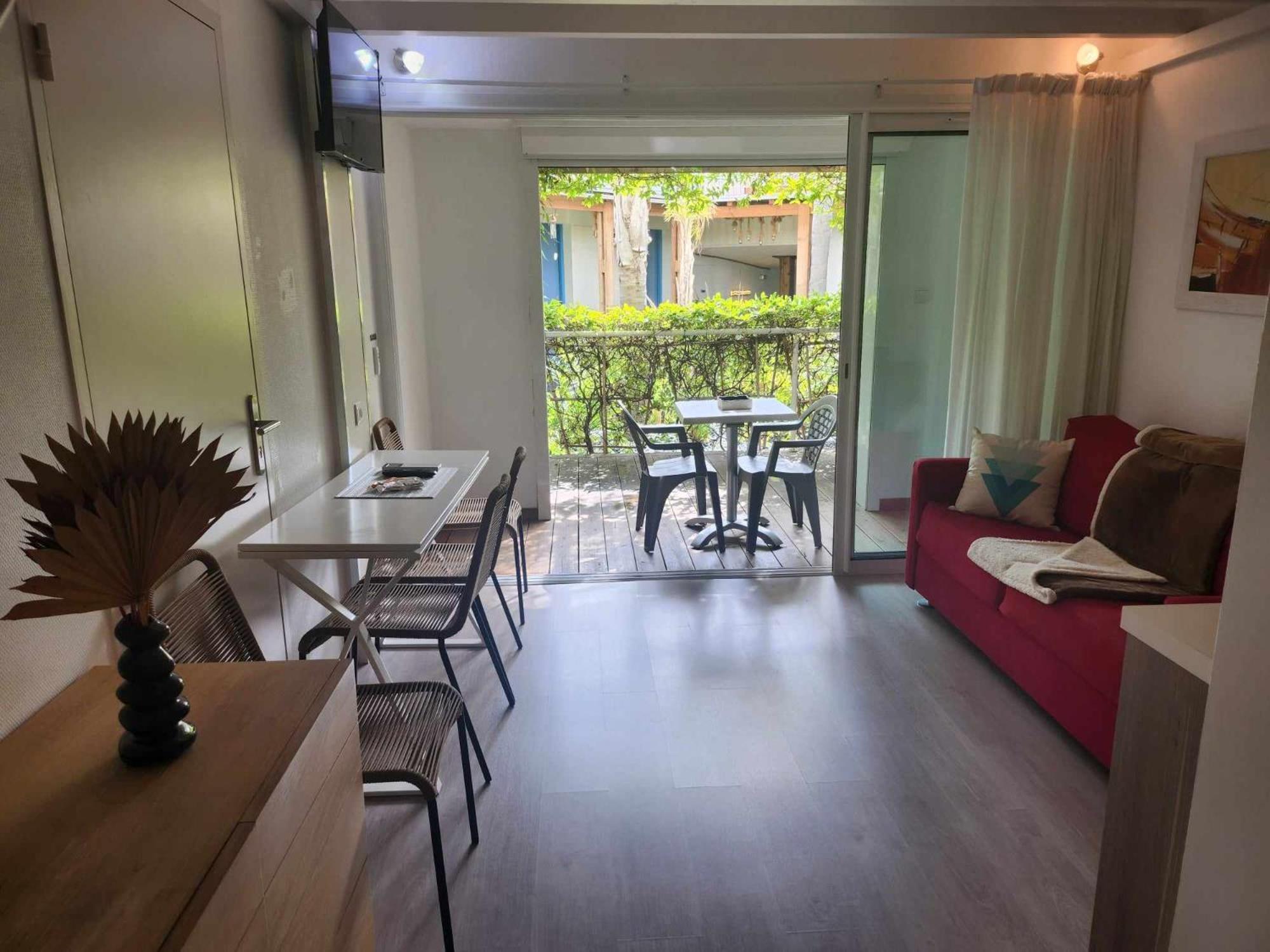 Duplex apartment - indoor garden view or backyard square view  - Photo 2