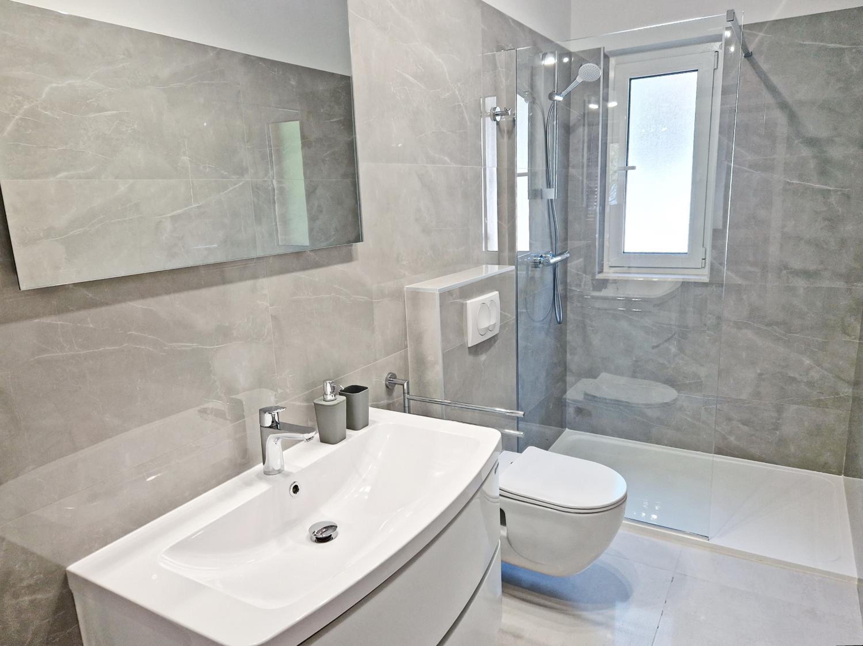 One-Bedroom Apartment with Balcony photo 1