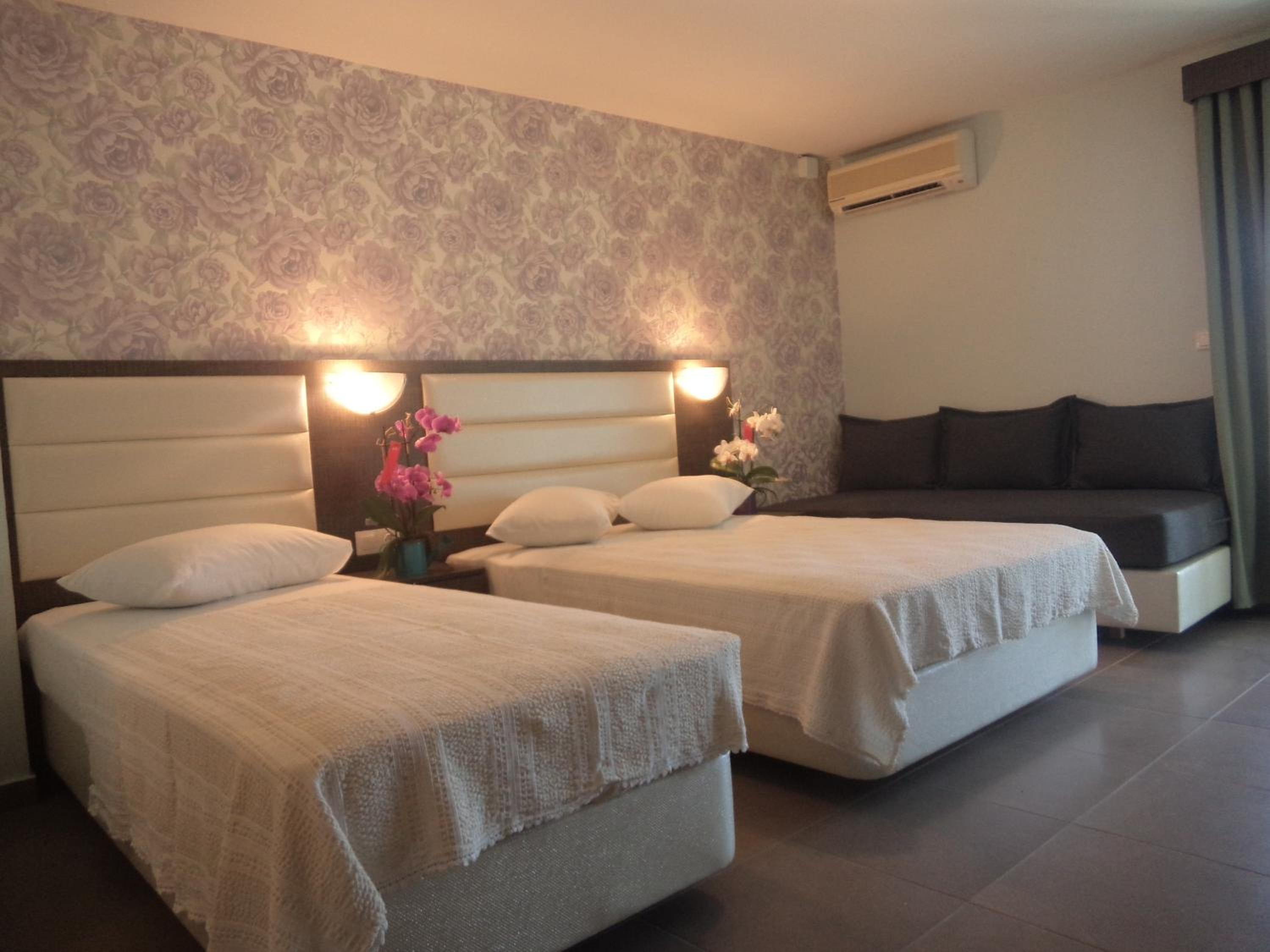 Quadraple Room photo 3