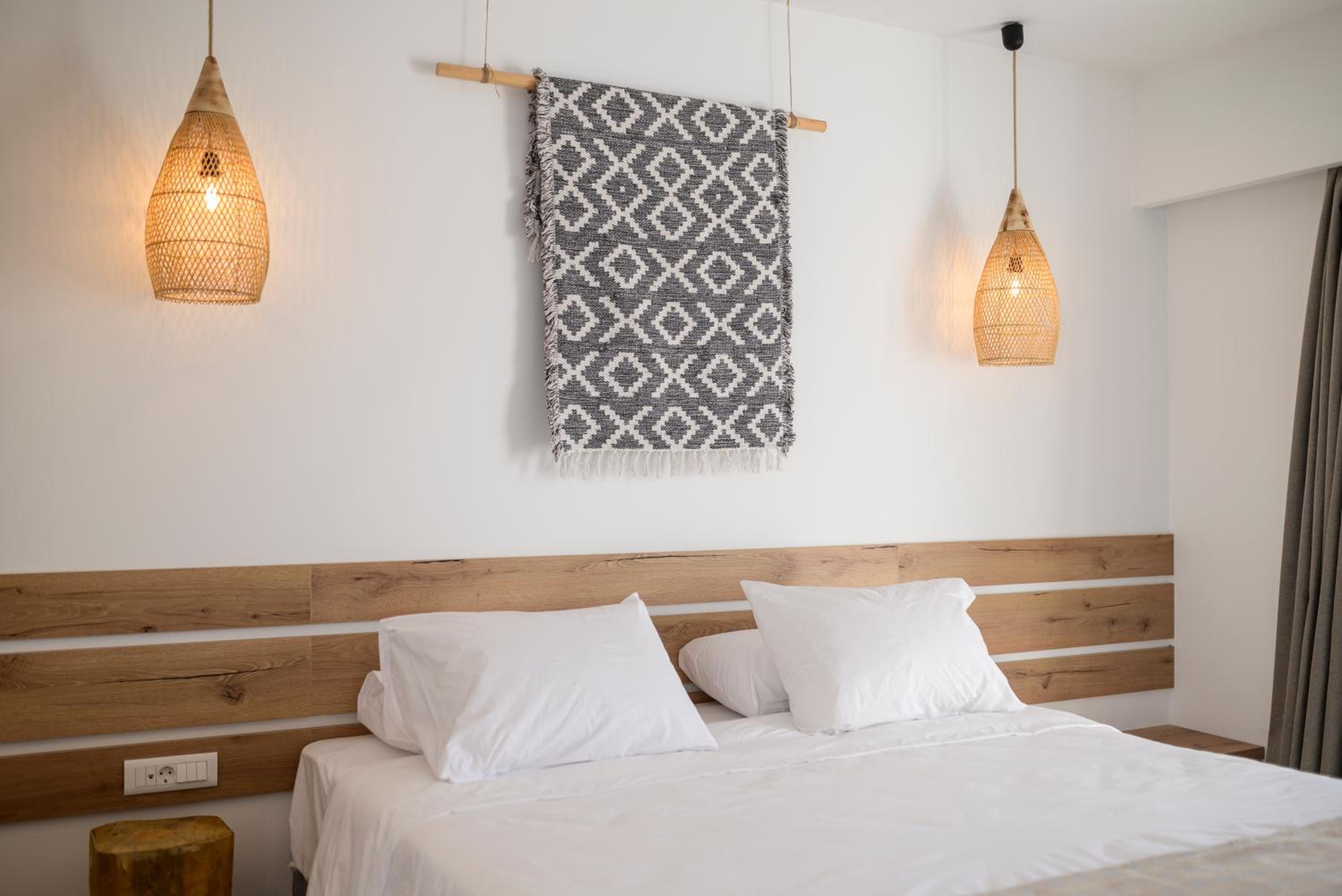 Deluxe Junior Suite with Sharing pool