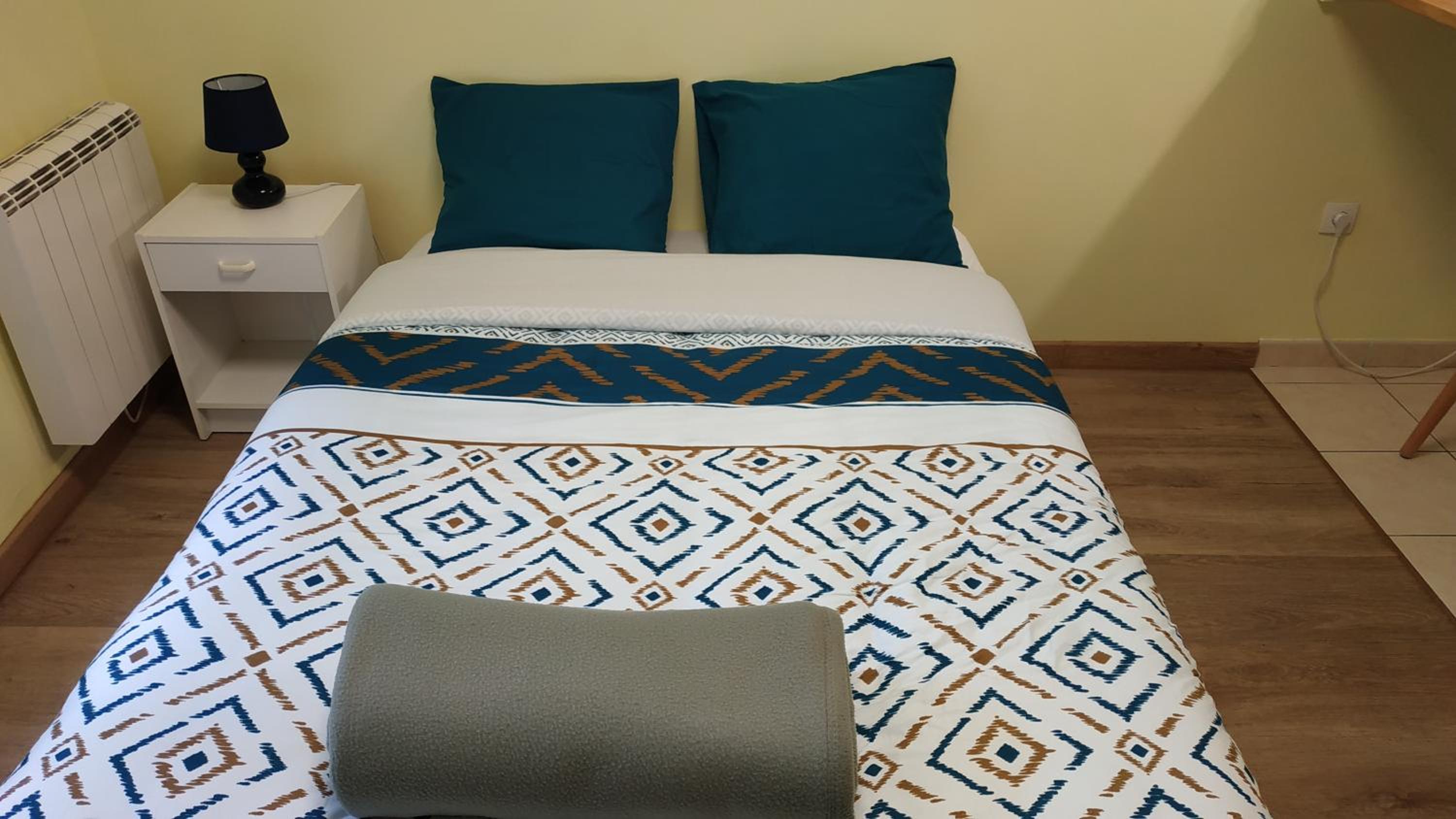 One-Bedroom Apartment - Photo 2