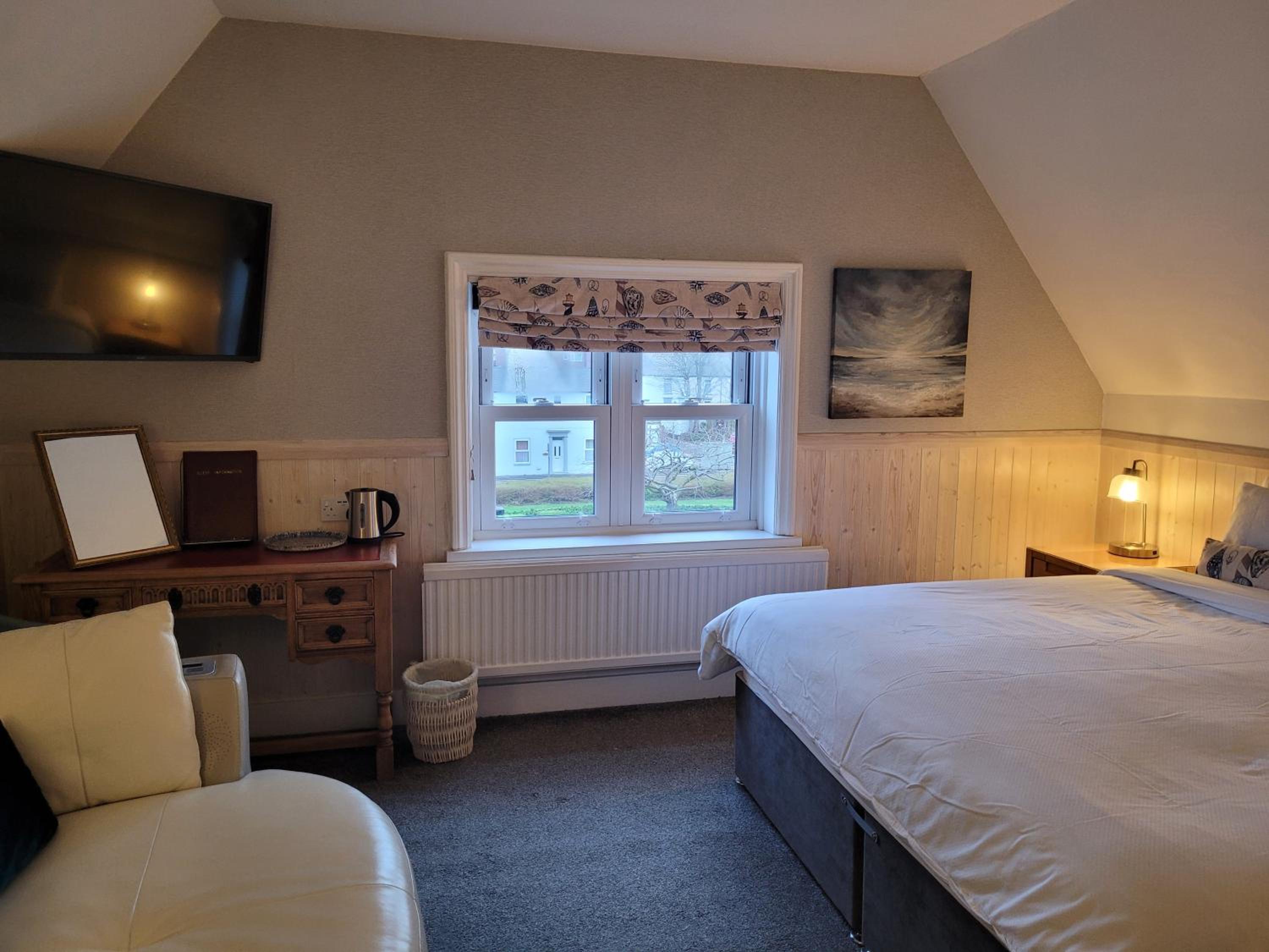 Deluxe King Room photo 1