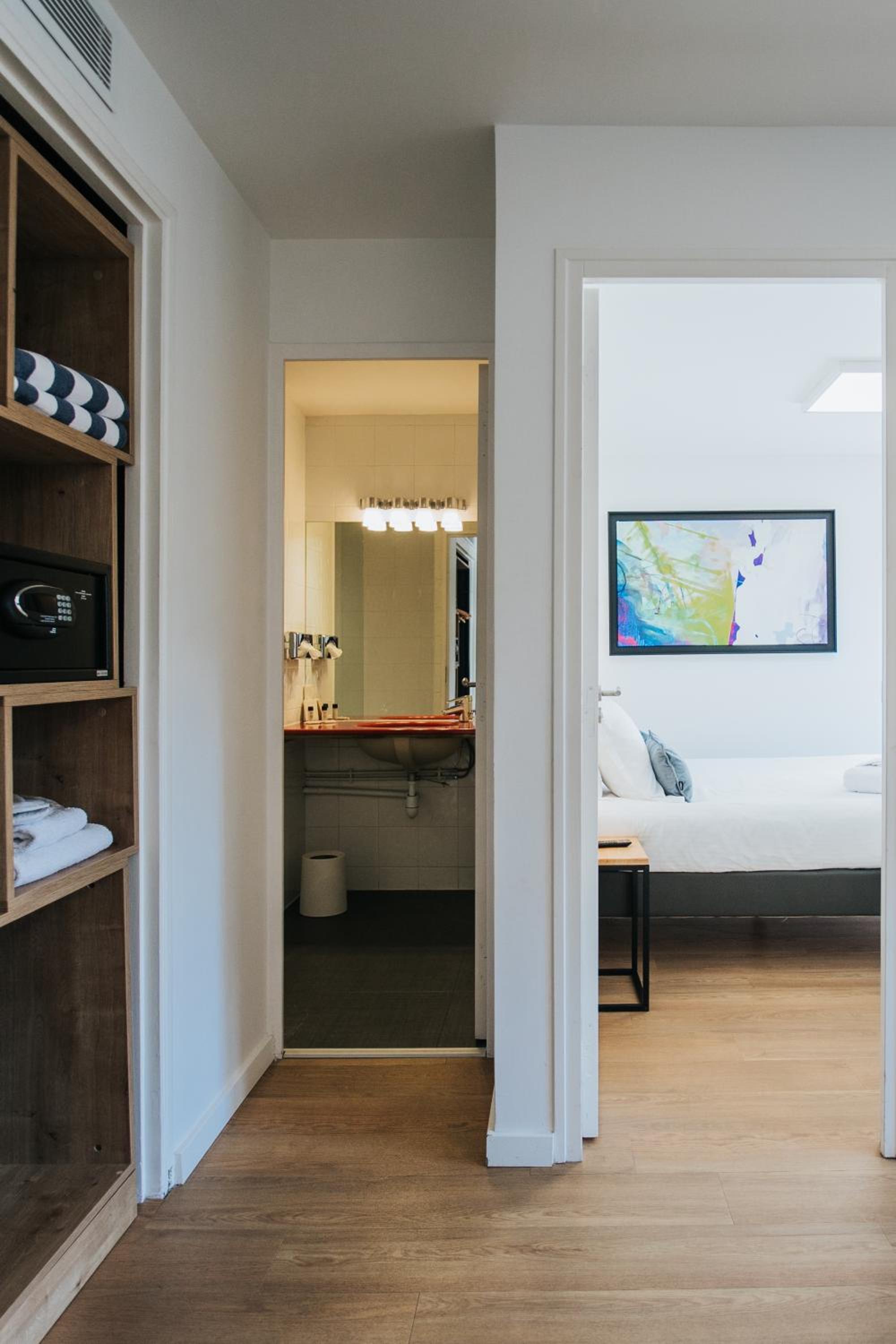 Suite - Photo 8