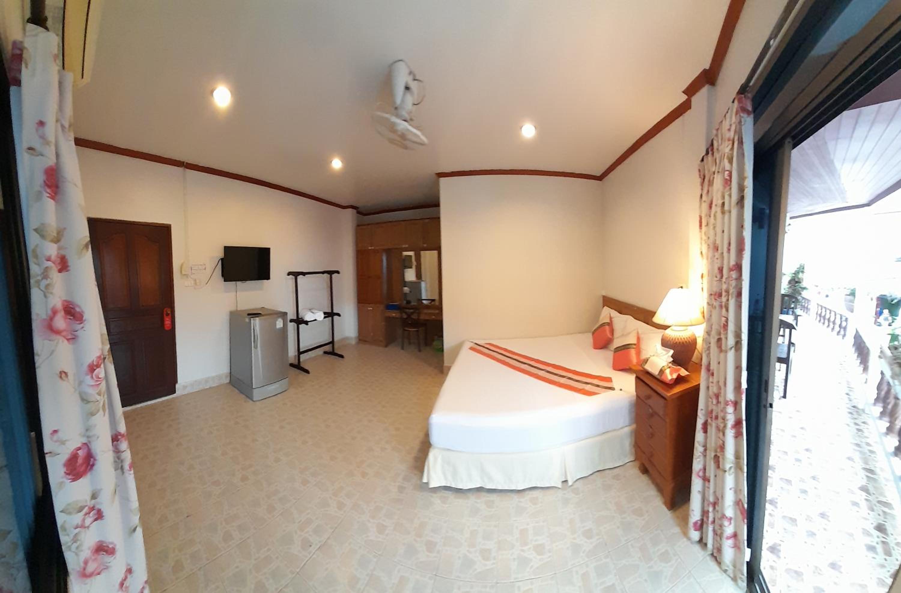 Standard Queen Room photo 2