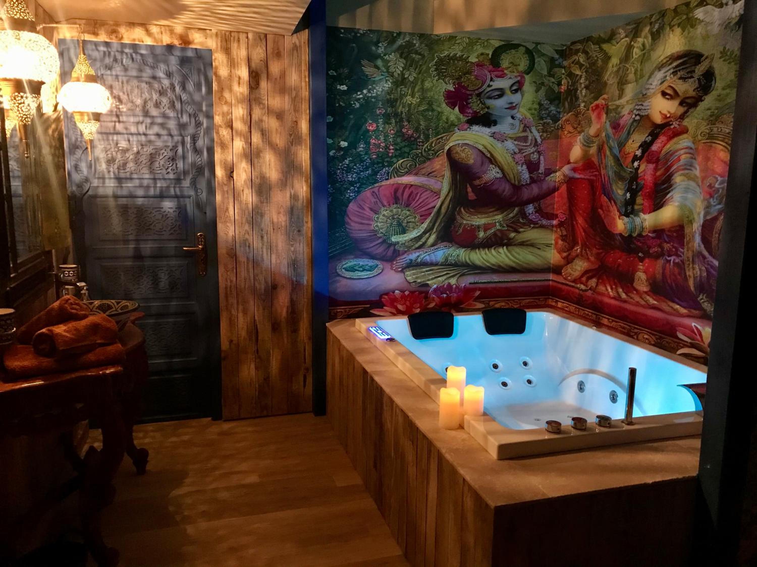 Double Room with Spa Bath - Photo 9