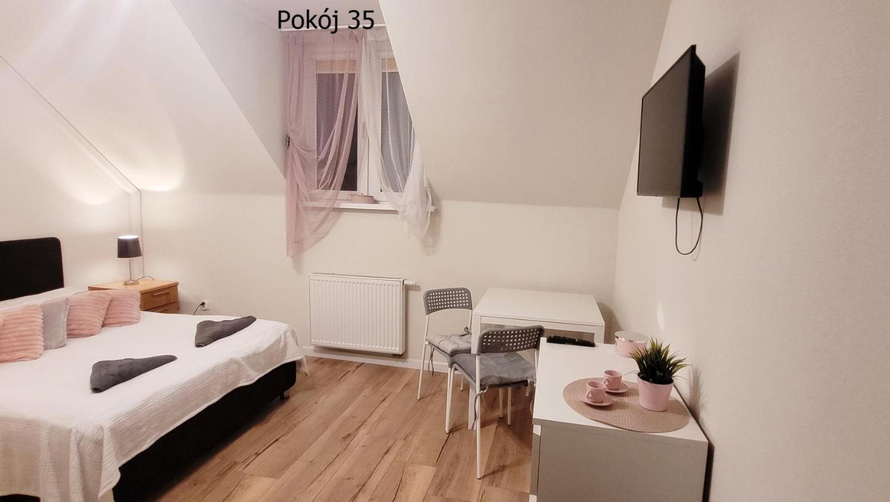Double Room with Private Bathroom photo 3