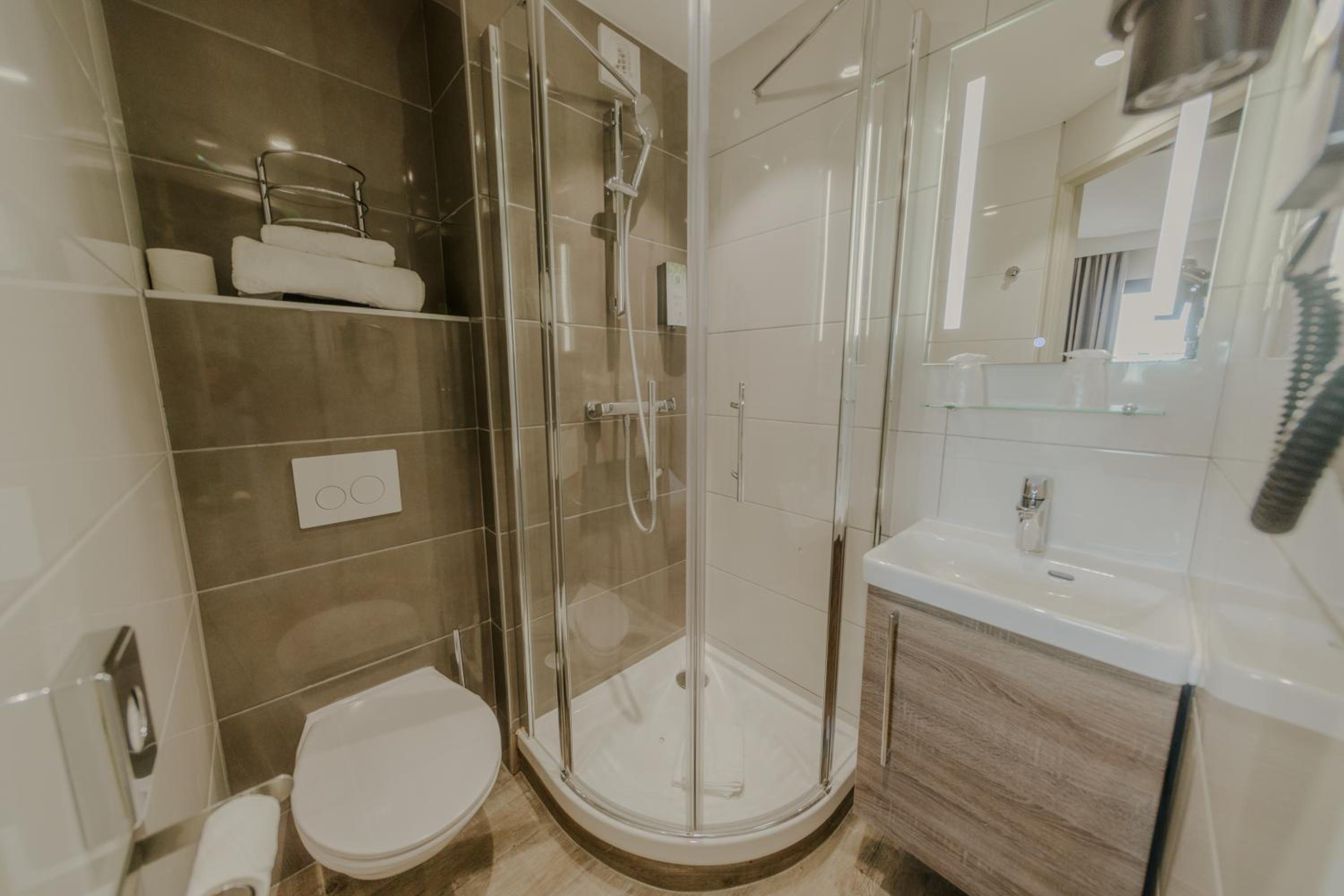 Superior Triple Room  photo 3