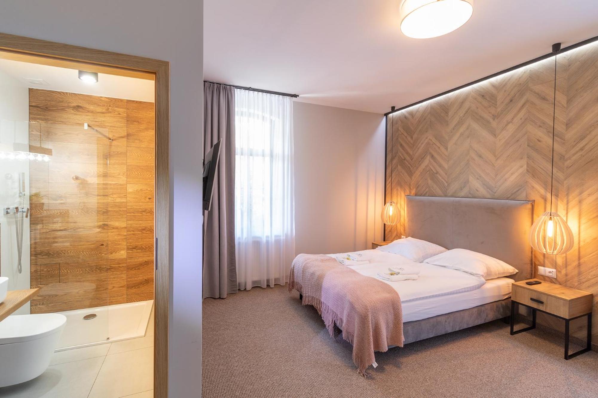 Deluxe Double Room with Balcony photo 2