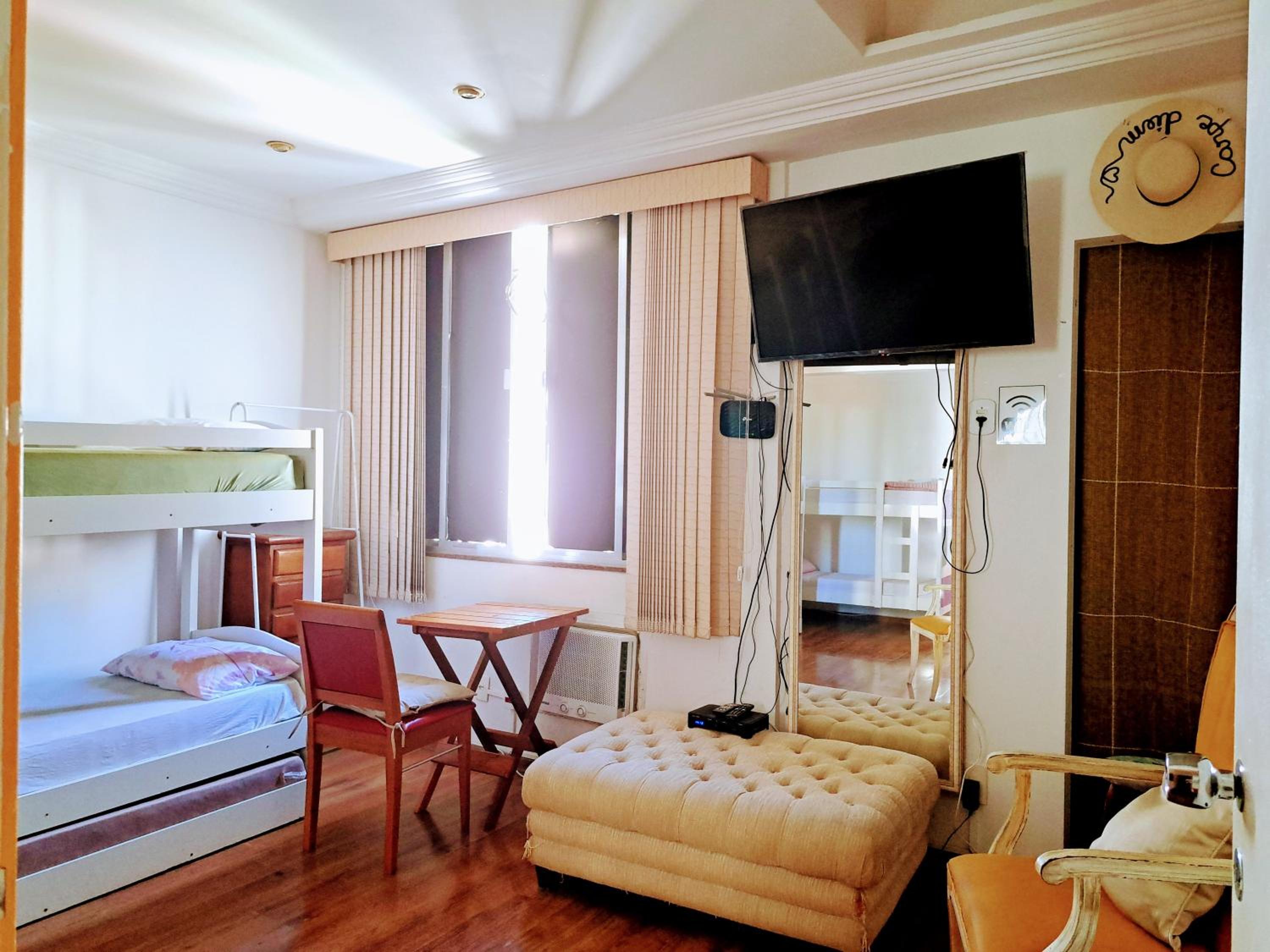 Single Bed in Mixed Dormitory Room