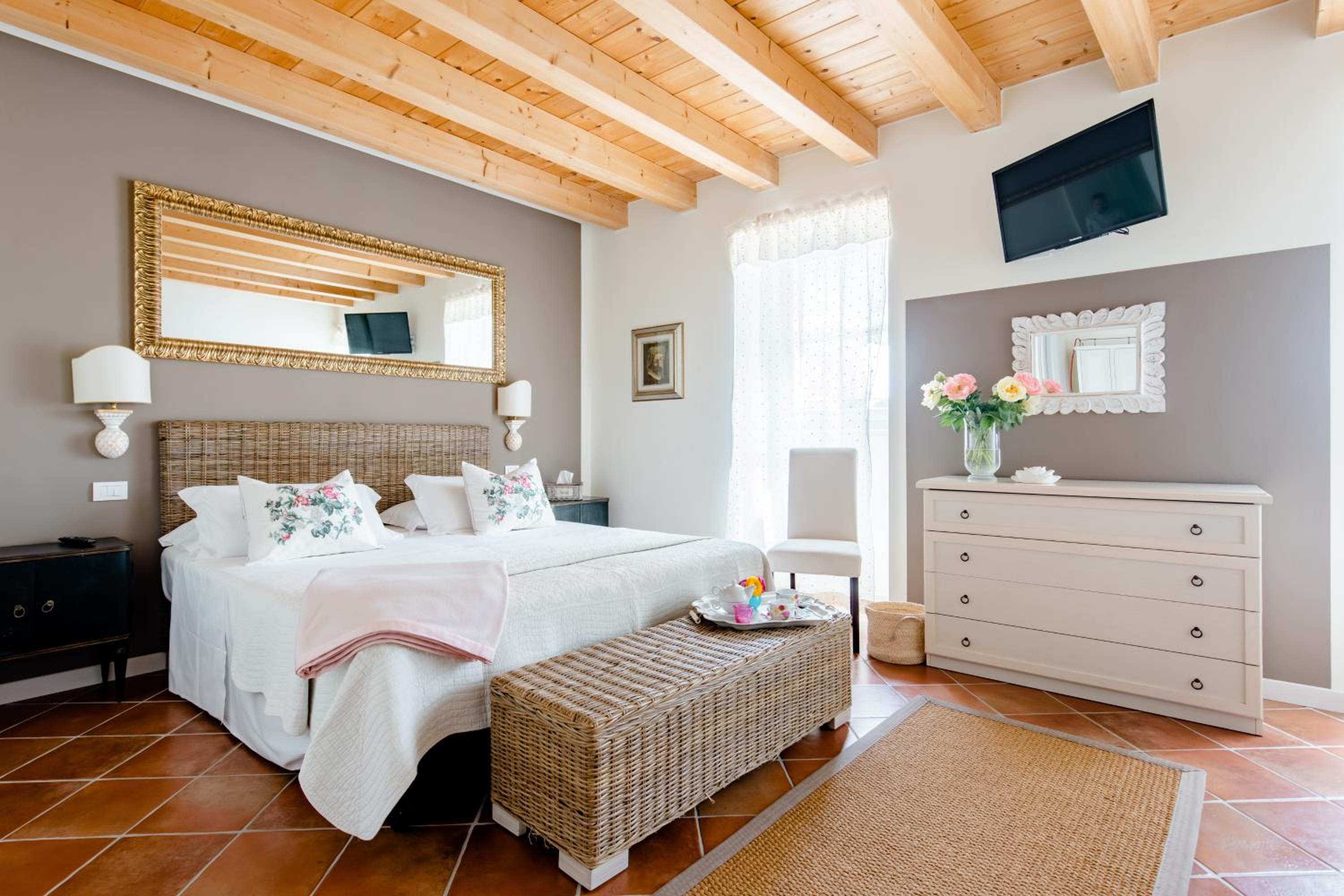 Deluxe Double or Twin Room photo 2