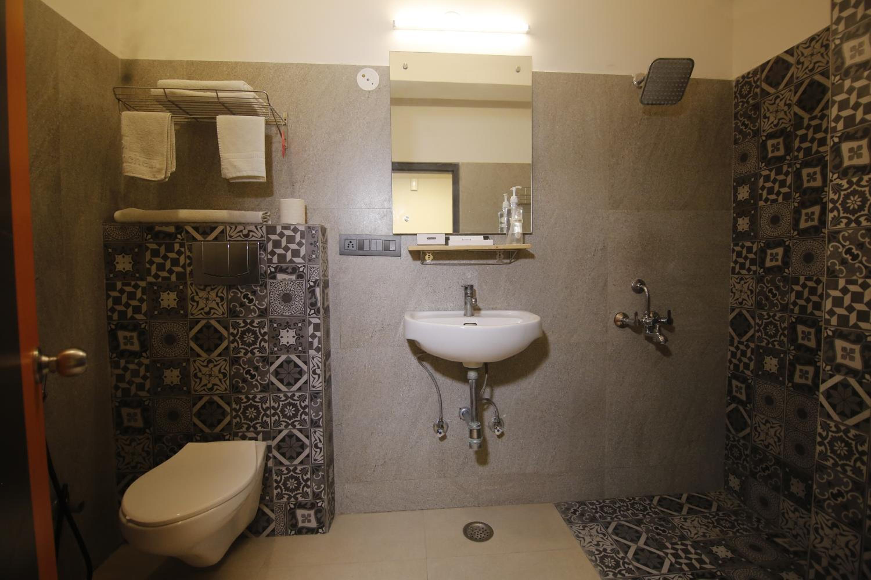 Deluxe Twin Room - Photo 13