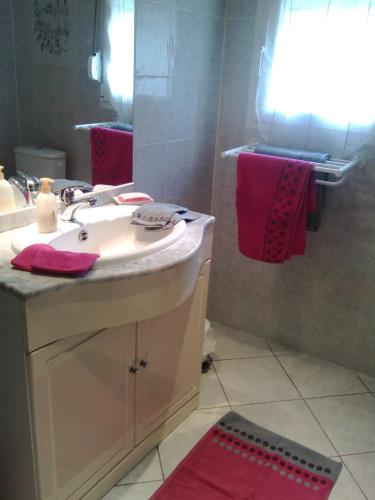 Three-Bedroom House - Photo 4