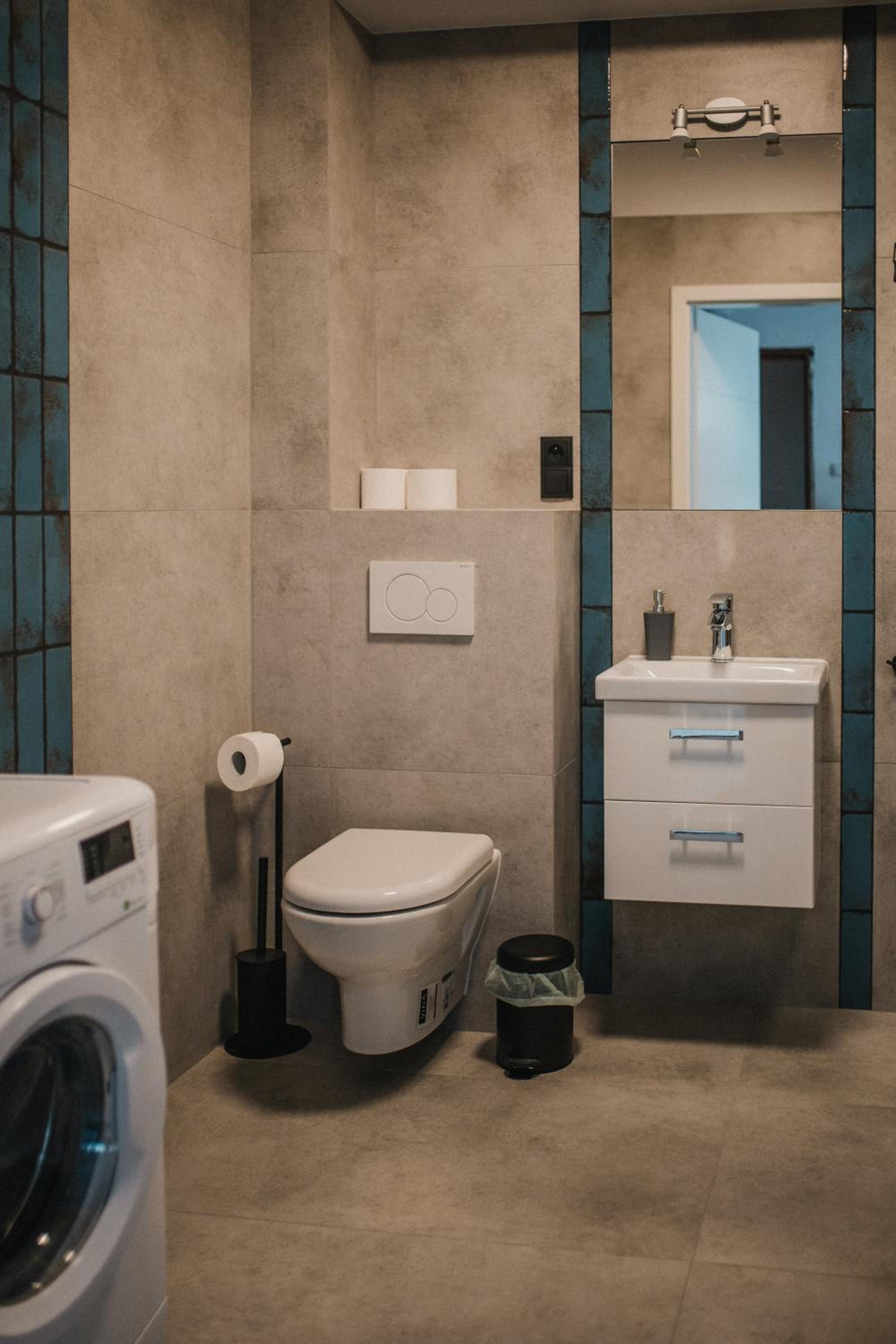 One-Bedroom Apartment - Photo 2