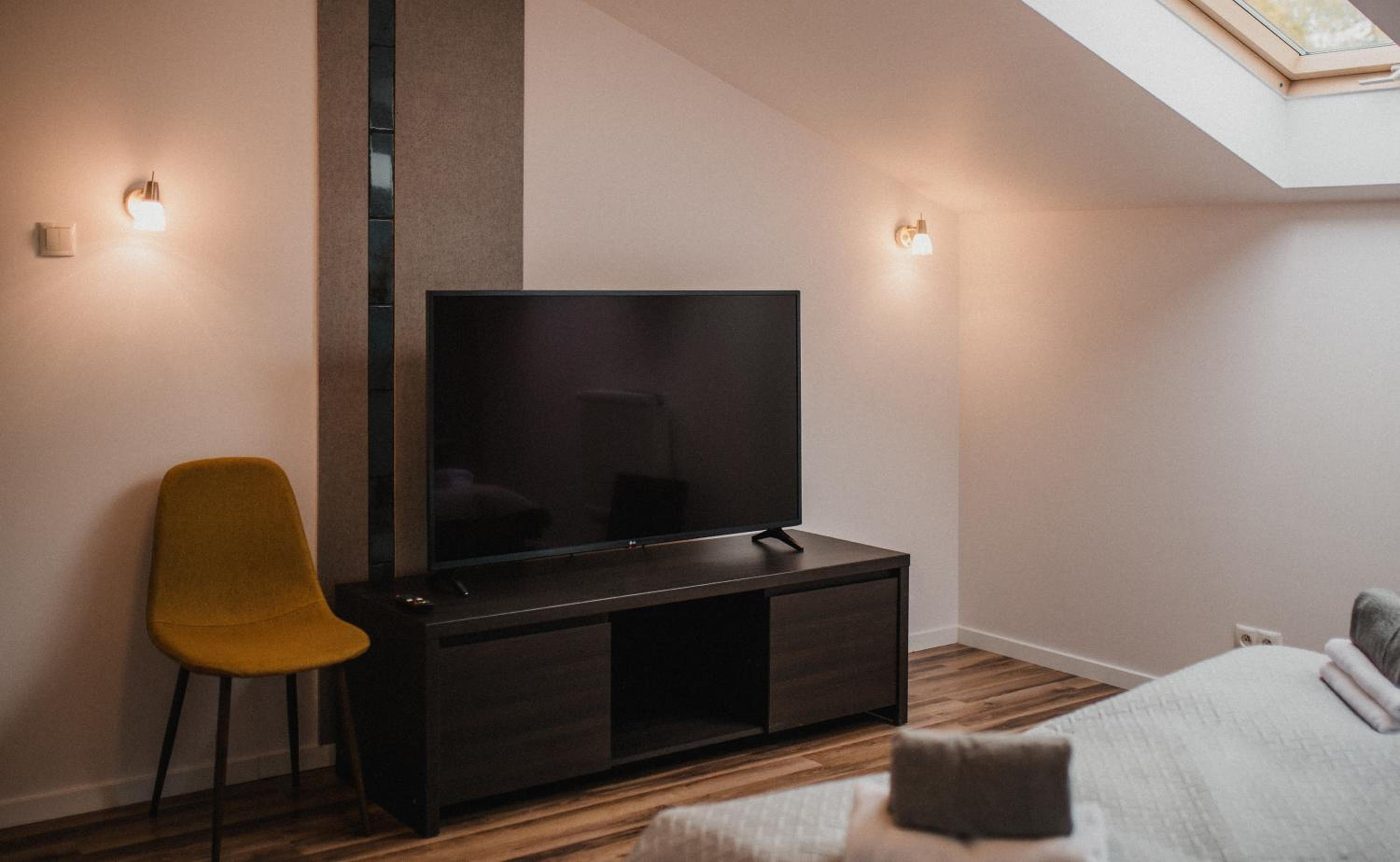 One-Bedroom Apartment - Photo 1