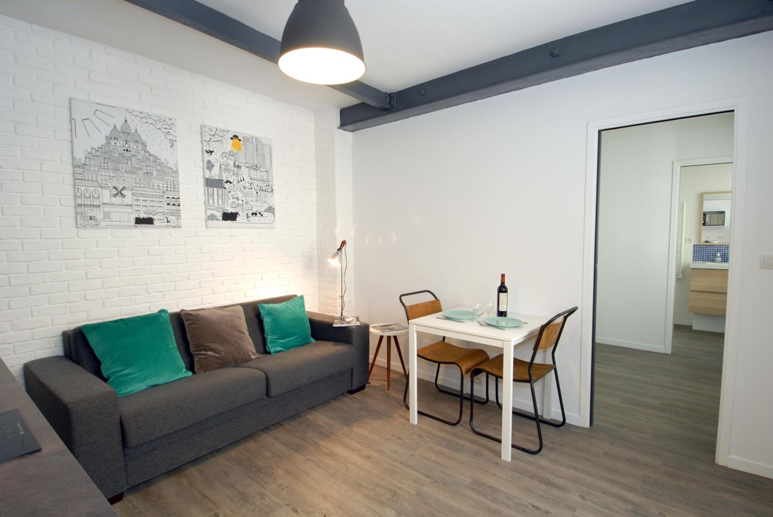 One-Bedroom Apartment photo 2