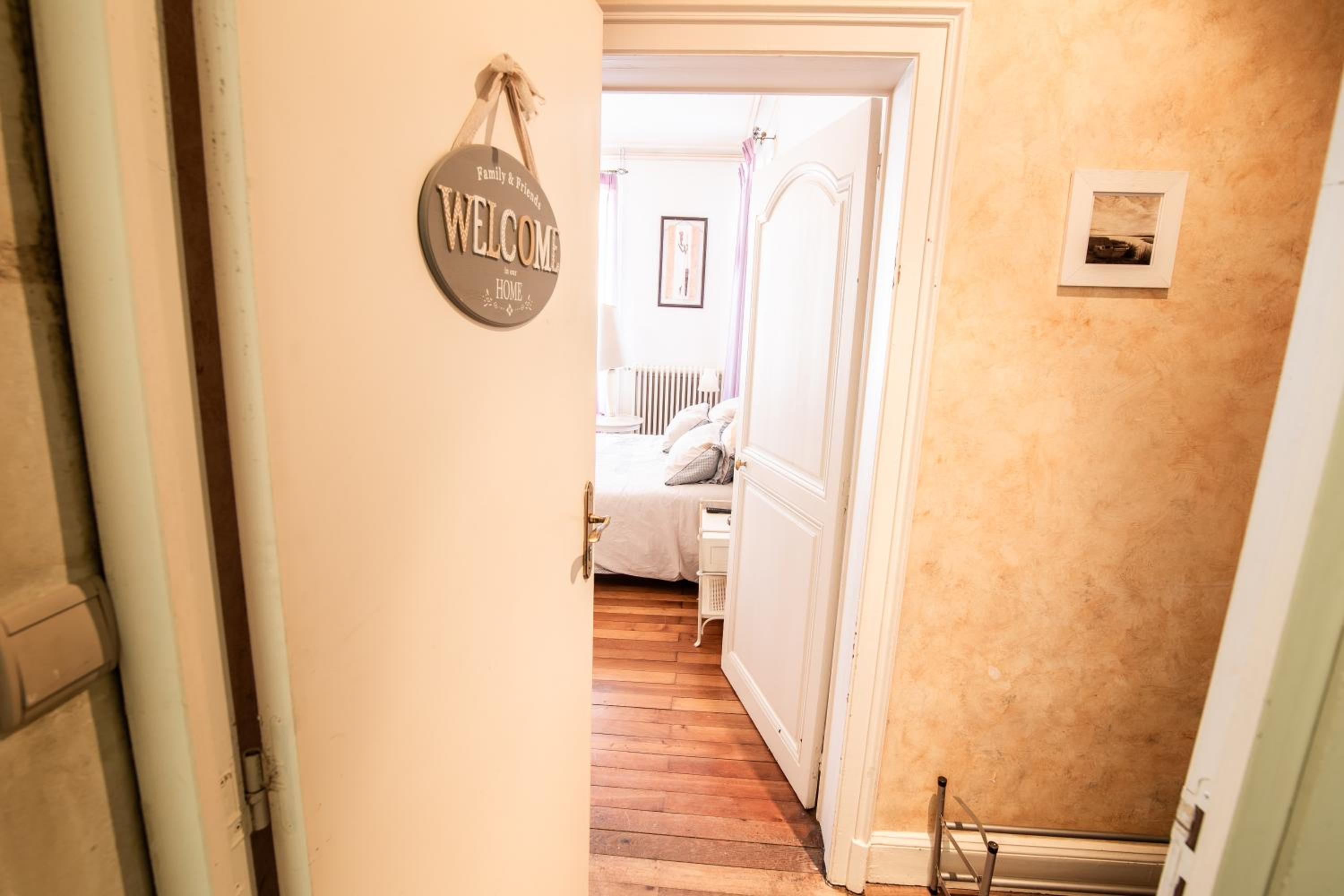 Studio Apartment - Photo 17