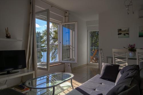 Two- Bedroom Apartment with Balcony (5 Adults)