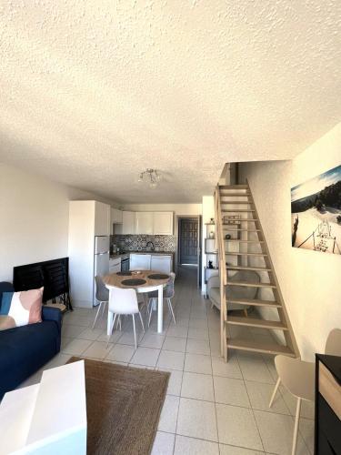 Two-Bedroom Apartment - Photo 2