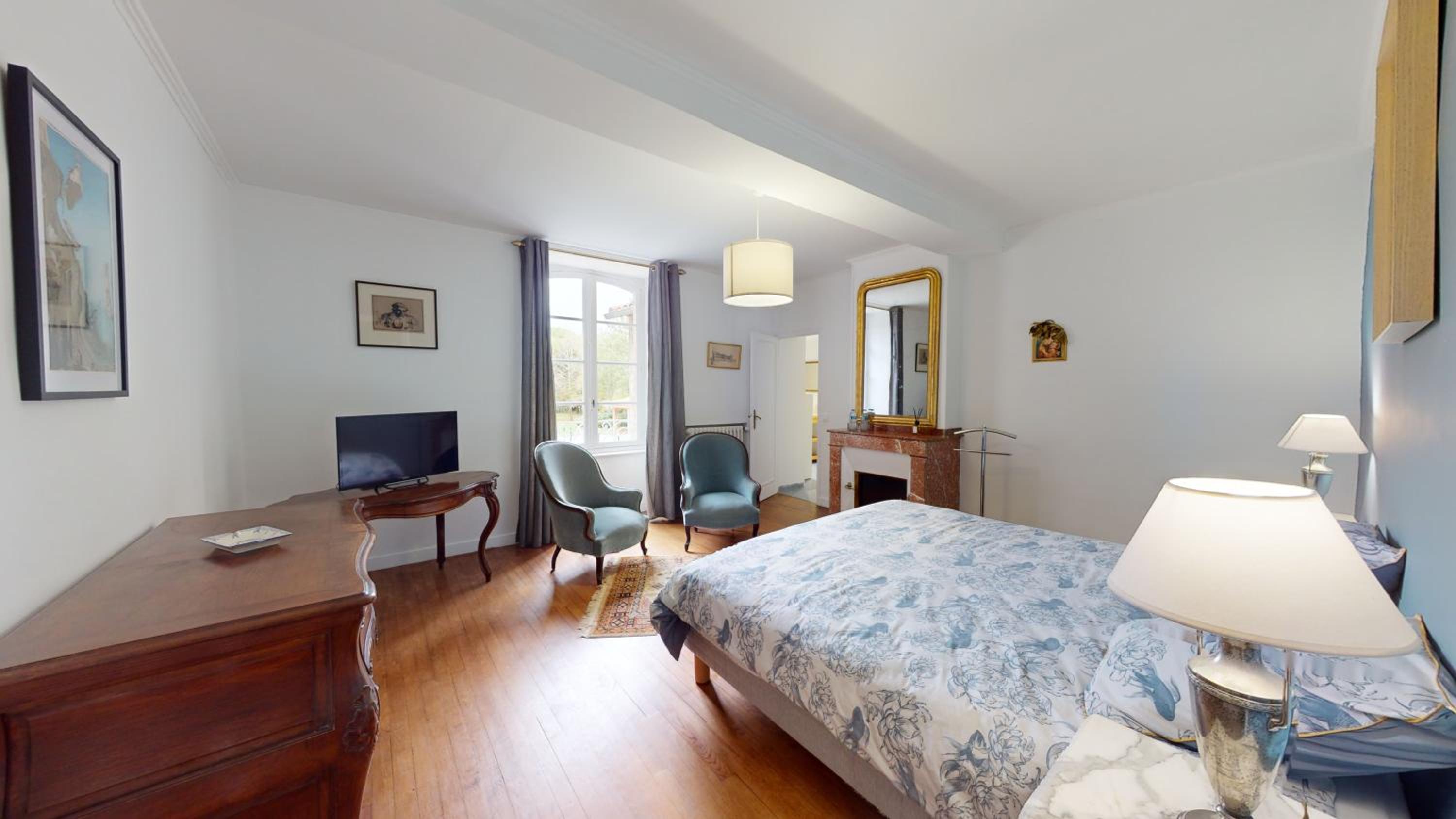 Queen Room with Pool View photo 2