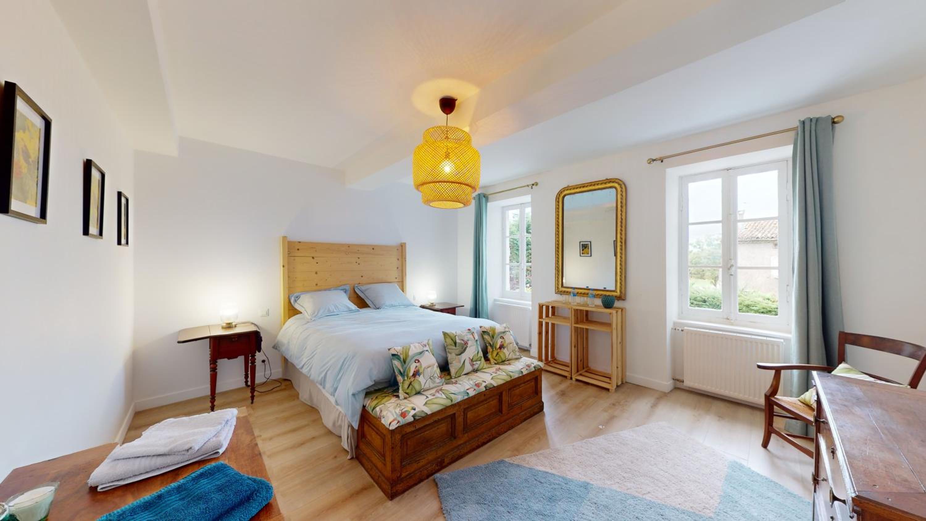 Eight-Bedroom House photo 3