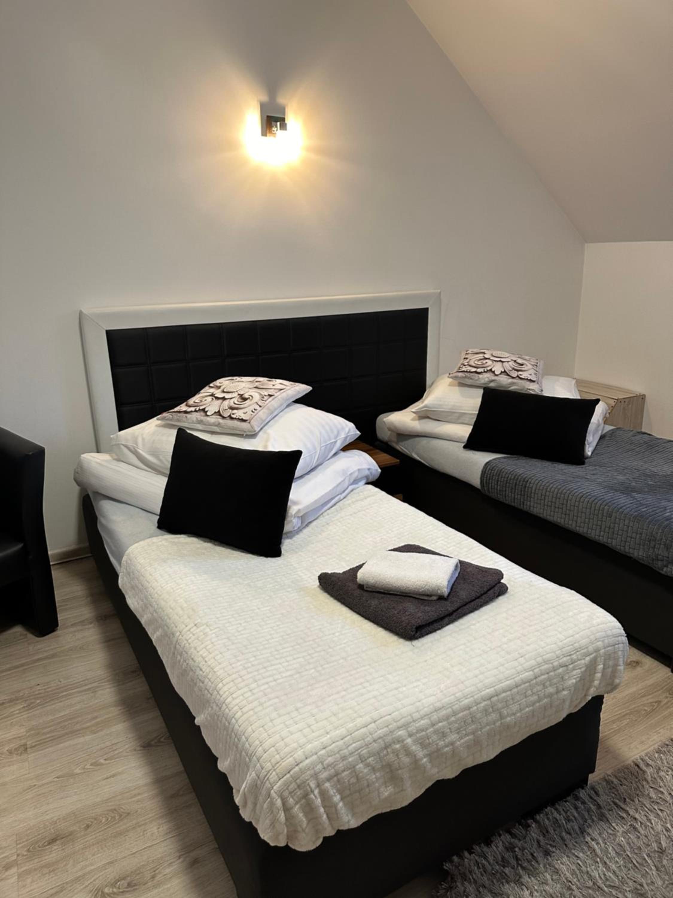 Deluxe Double Room (2 Adults + 1 Child) photo 1