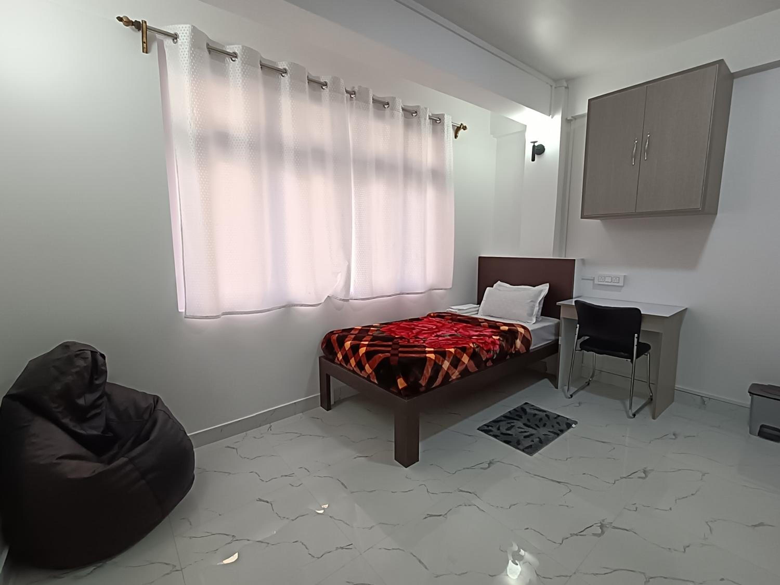 Twin Room with Shared Bathroom photo 2