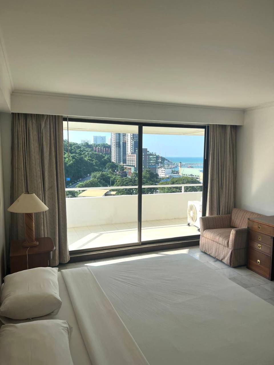 Deluxe Suite with Sea View photo 1
